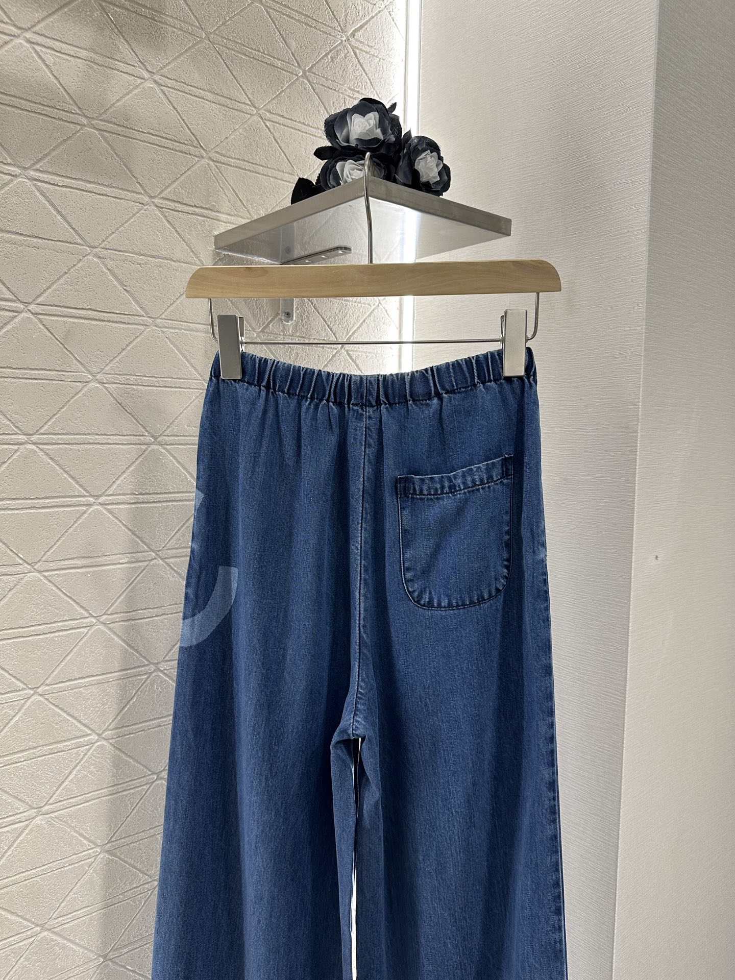 Chanel High-Waisted Wide-Leg Jeans - Premium Denim, Comfortable Fit 5 i1747584072428 6360 0 7