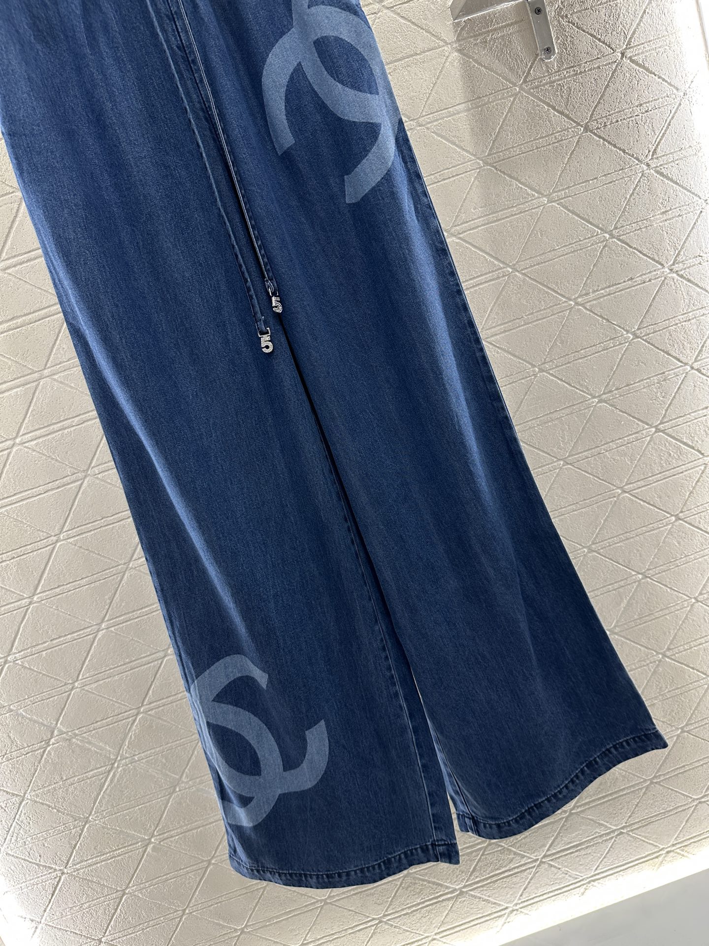 Chanel High-Waisted Wide-Leg Jeans - Premium Denim, Comfortable Fit 9 i1747584072459 3587 0 5
