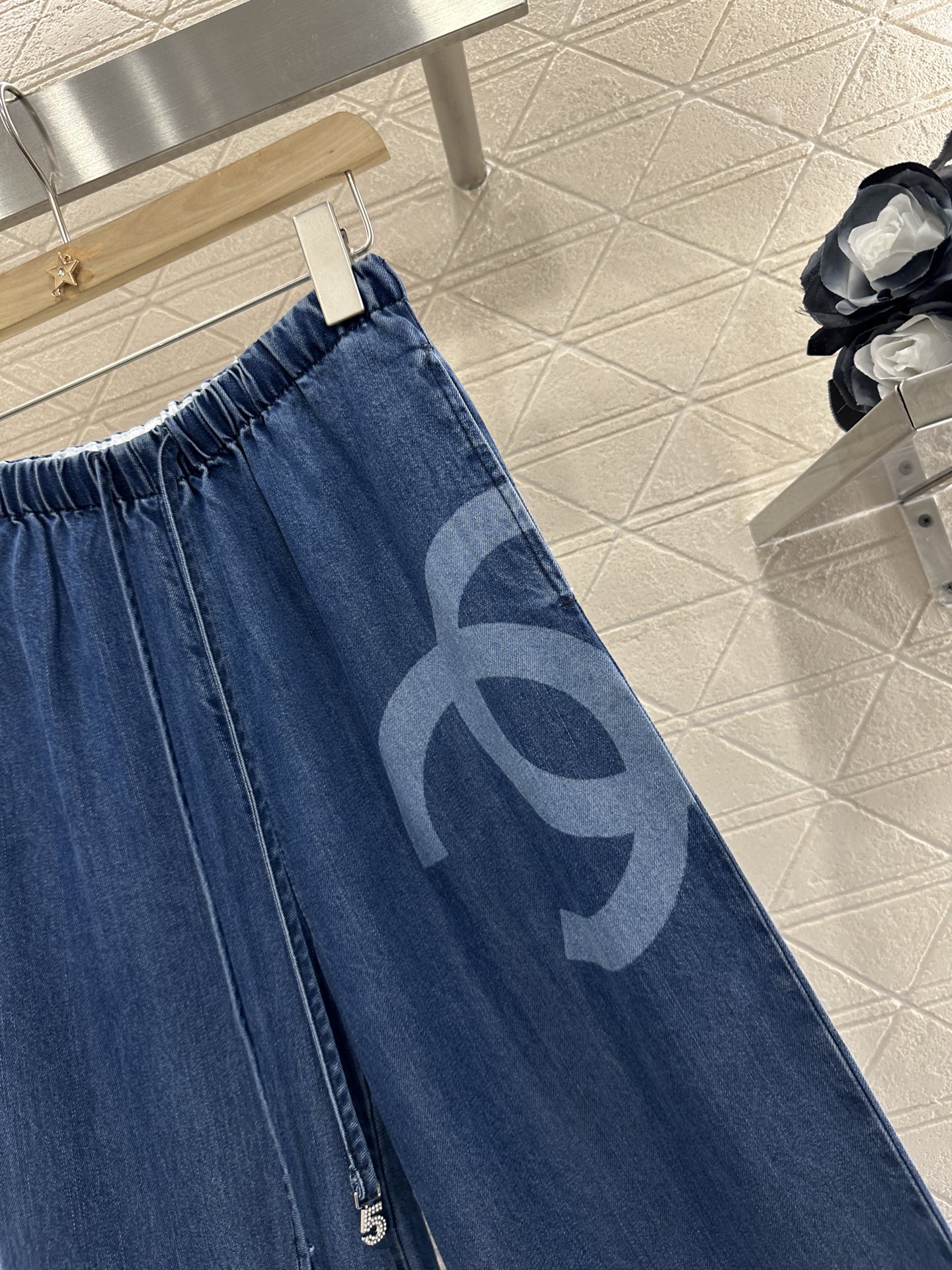 Chanel High-Waisted Wide-Leg Jeans - Premium Denim, Comfortable Fit 8 i1747584075333 9573 0 6