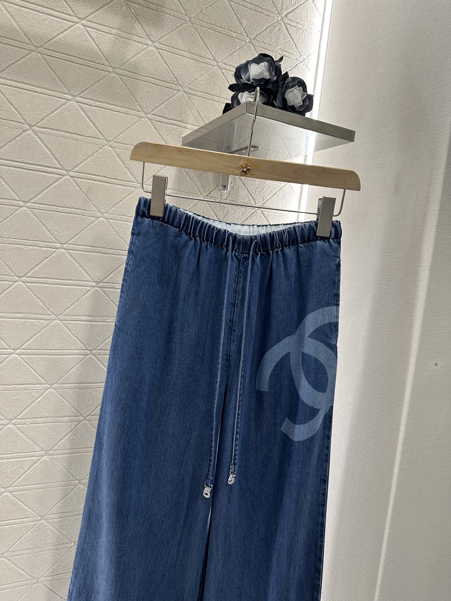 Chanel High-Waisted Wide-Leg Jeans - Premium Denim, Comfortable Fit 4 i1747584075356 1695 0 2