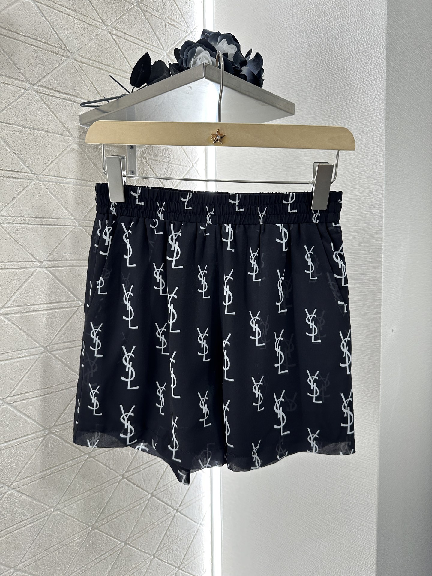 Saint Lauren* 2025 Women’s Suit Set with High-Quality Fabrics and Stylish Design - 图片 7