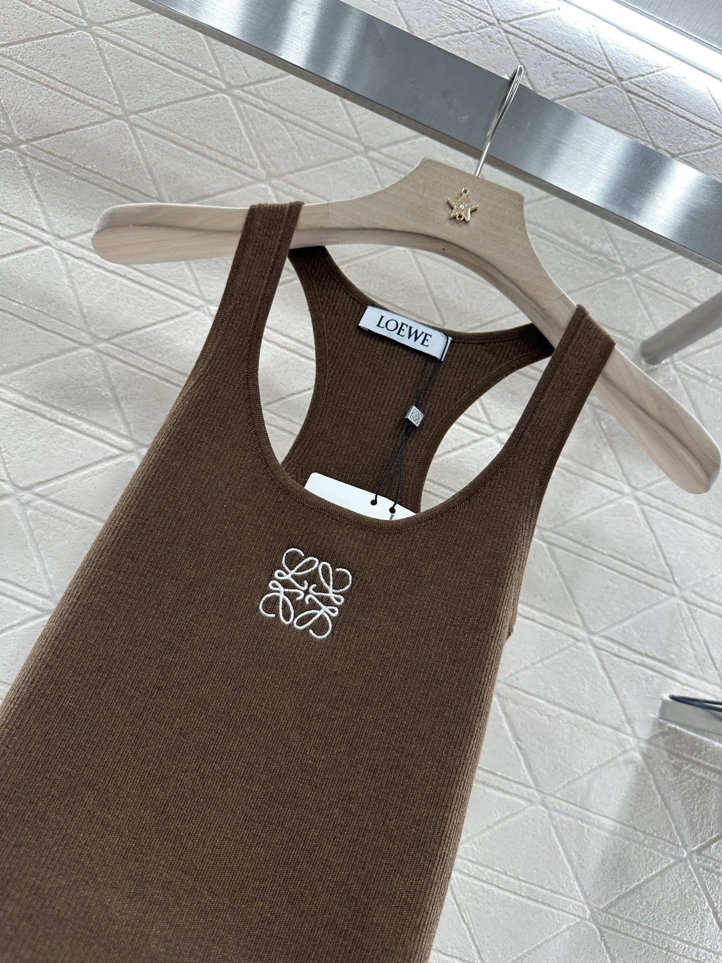 Loewe Embroidered Knit Vest: Comfortable, Elastic, and Stylish - Limited Edition 7 i1748010904090 5507 0 4