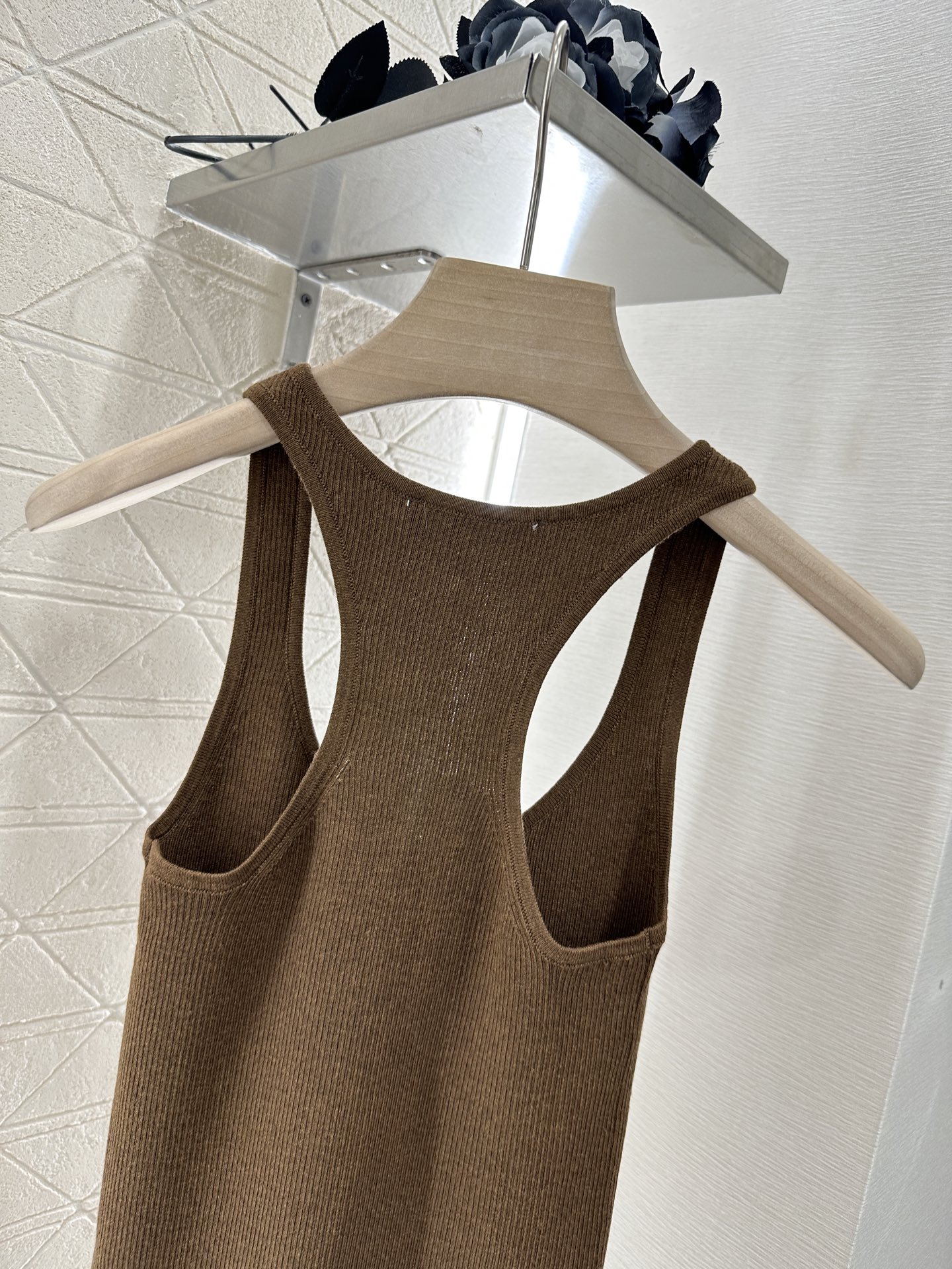 Loewe Embroidered Knit Vest: Comfortable, Elastic, and Stylish - Limited Edition 5 i1748010905135 1222 0 6