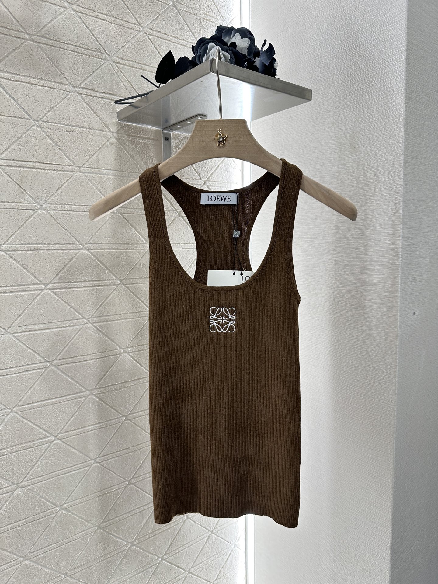 Loewe Embroidered Knit Vest: Comfortable, Elastic, and Stylish - Limited Edition 2 i1748010905161 7335 0 0
