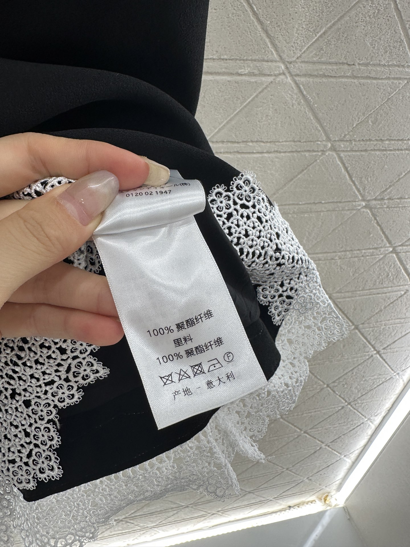 ♥Dio*♥2025新品上架
    拼接蕾丝连衣裙
定制YB进口醋酸材质 质感光泽 垂顺舒适 翻领短袖