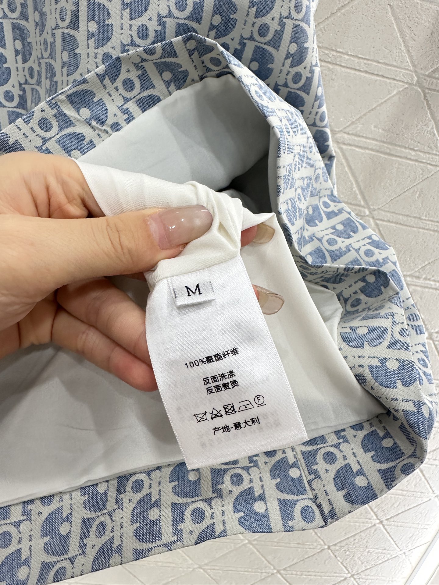 ♥Dio*♥2025新品上架
    提花背心裙
定制YB进口提花材质 质感挺括 上身有型 拉链背心连衣