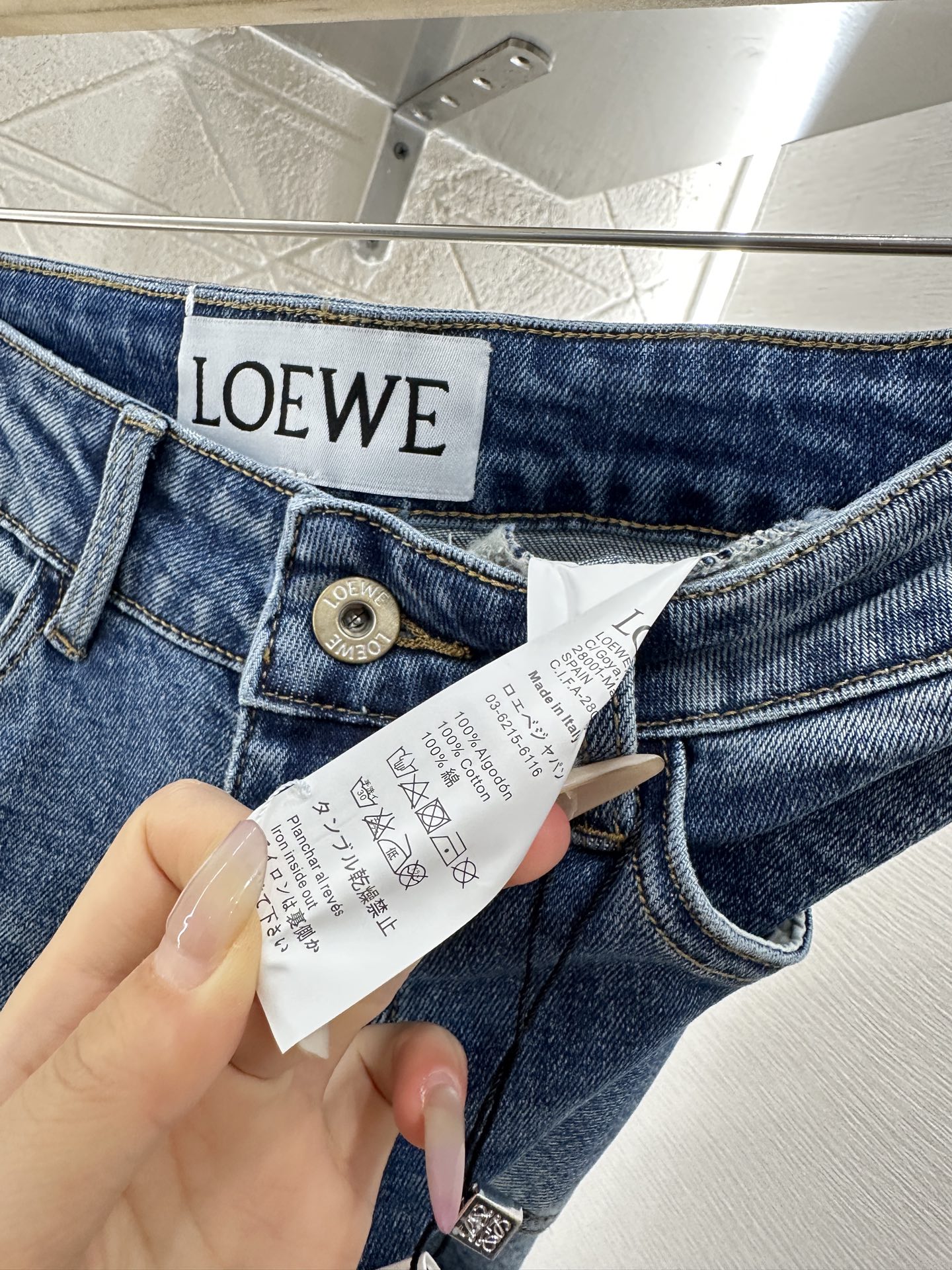 ♥Loew*♥2025新品上架
       高腰牛仔短裤
定制YB斜纹棉牛仔材质 透气性佳 柔软亲肤 