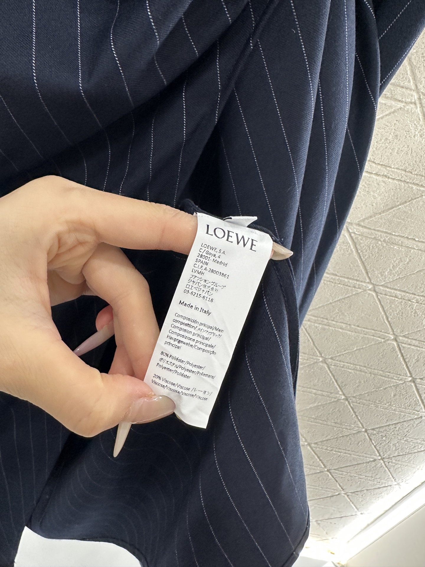 ♥Loew*♥2025新品上架
    皮标条纹褶皱连衣裙
定制YB进口西服材质 质感光泽 垂顺有型 短