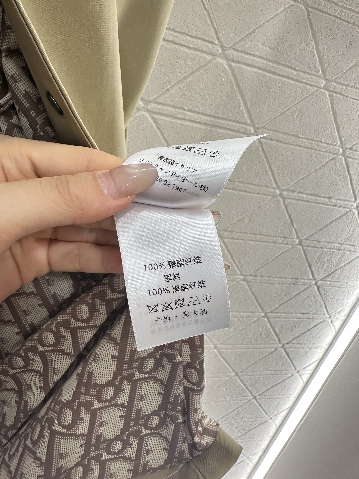 ♥Dio*♥2025新品上架
    腰带无袖连衣裙
定制YB进口风衣材质 质感立挺 上身有型 内印老花