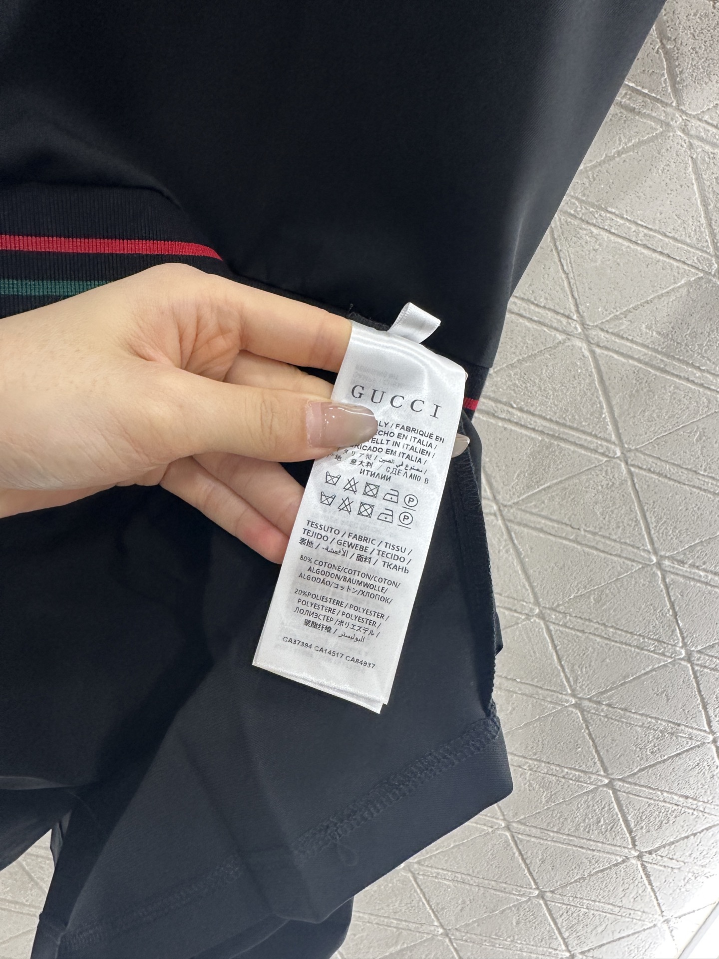 ♥Gucc*♥2025新品上架
     翻领百褶连衣裙
定制YB朱地全棉材质 自带孔洞 透气舒适 翻领