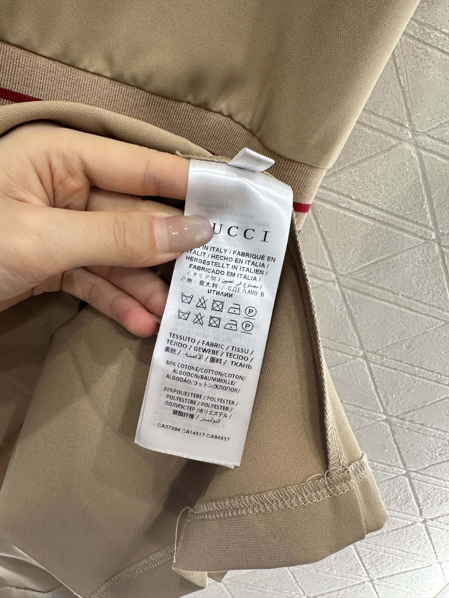 ♥Gucc*♥2025新品上架
     翻领百褶连衣裙
定制YB朱地全棉材质 自带孔洞 透气舒适 翻领