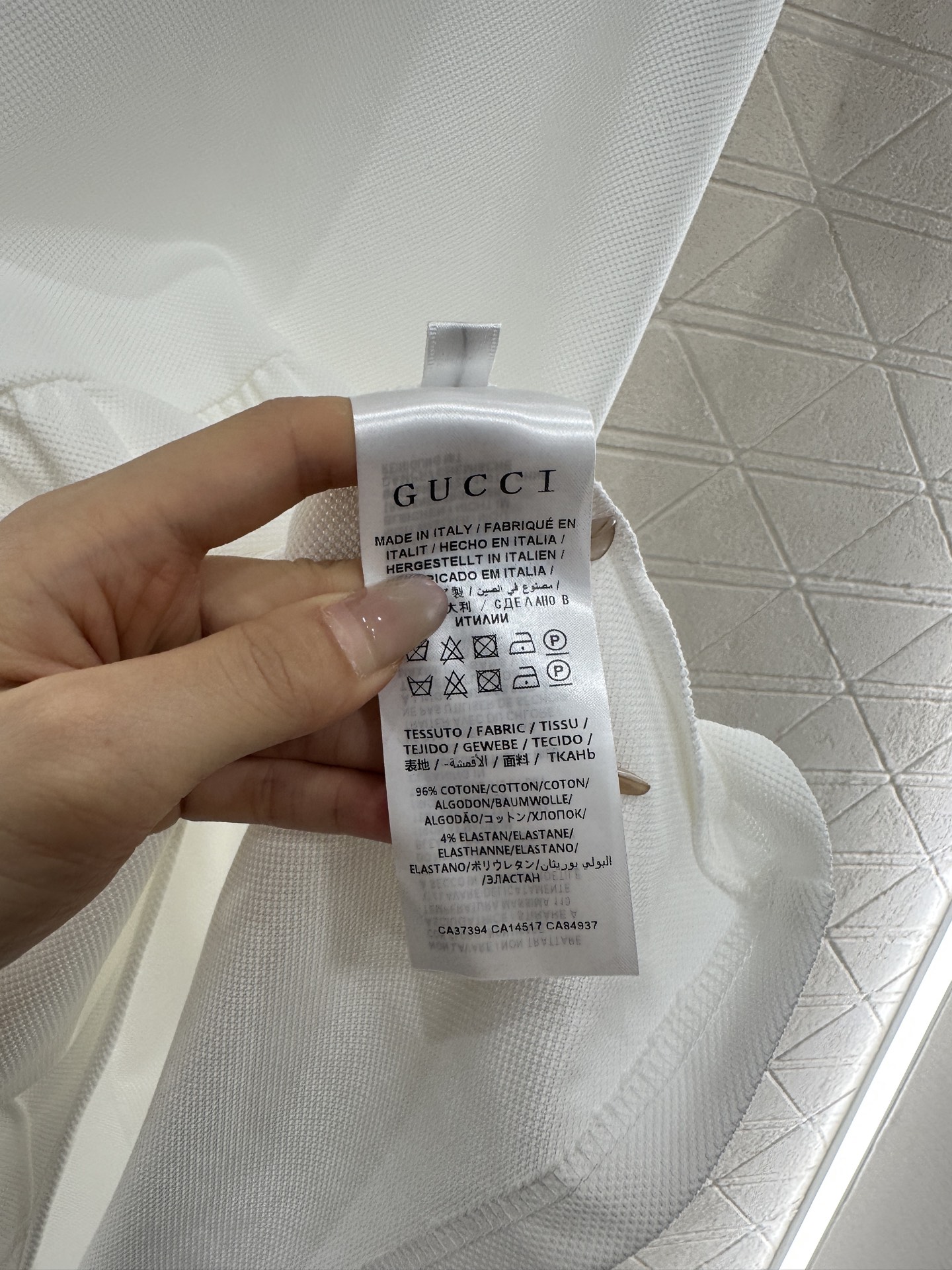 ♥Gucc*♥2025新品上架
      翻领连衣裙
定制YB朱地全棉材质 自带孔洞 透气舒适 翻领短
