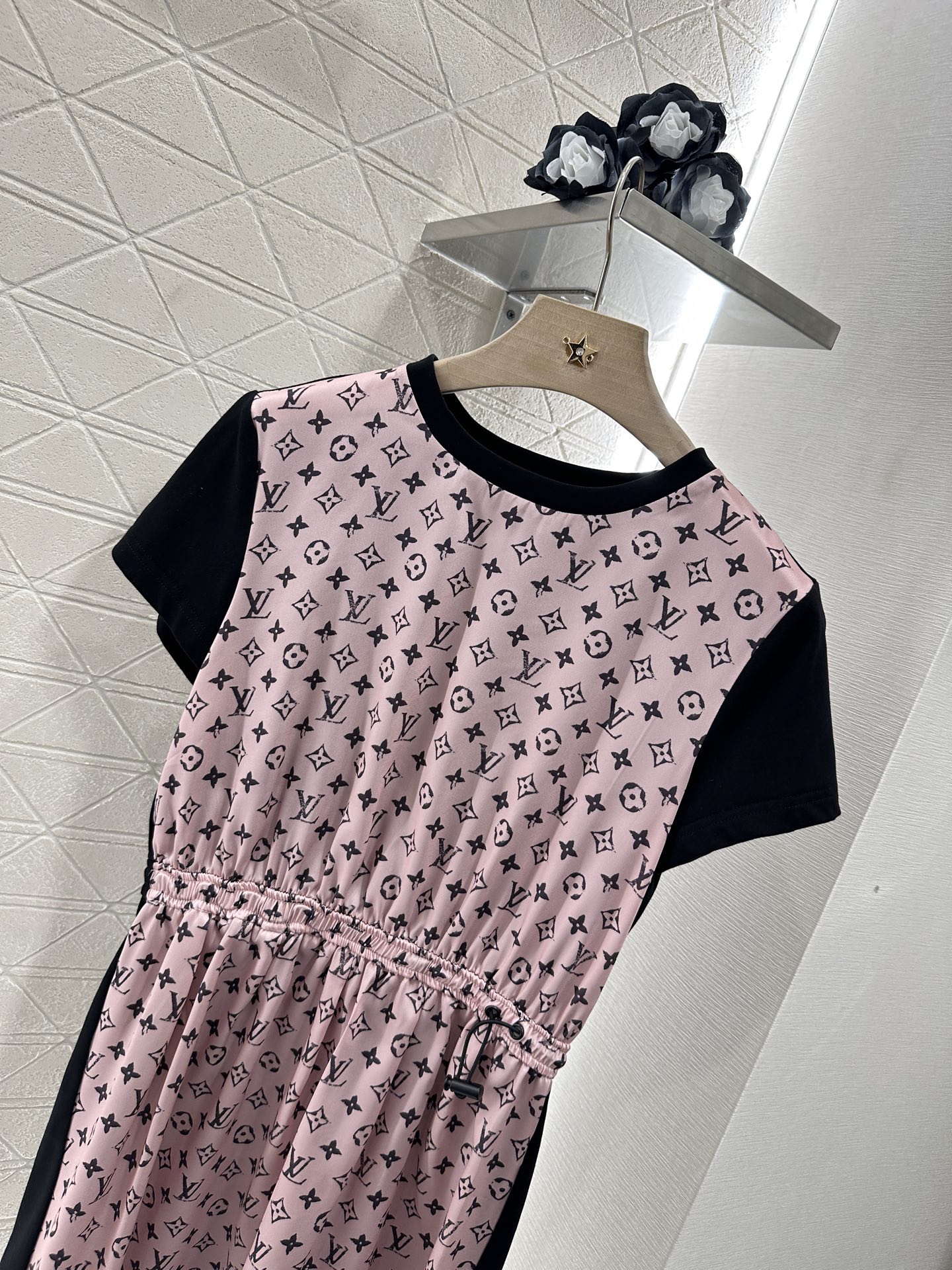 ♥Louis Vuitto*♥2025新品上架
      拼接印花字母连衣裙
定制YB斜纹稠➕全棉材质