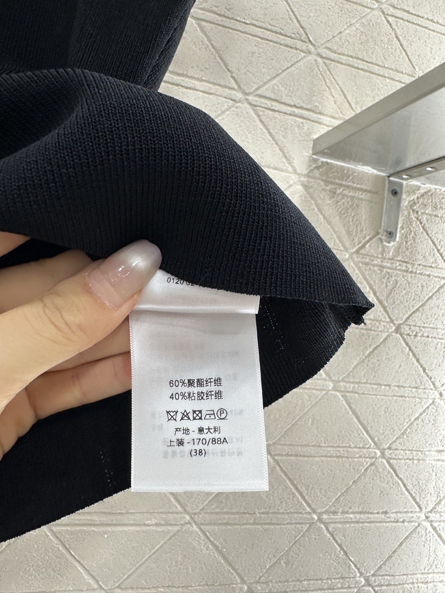 ♥Dio*♥2025新品上架
    挖空贝壳针织背心
定制YB进口纱线织造 质感高级舒适 修身背心剪裁