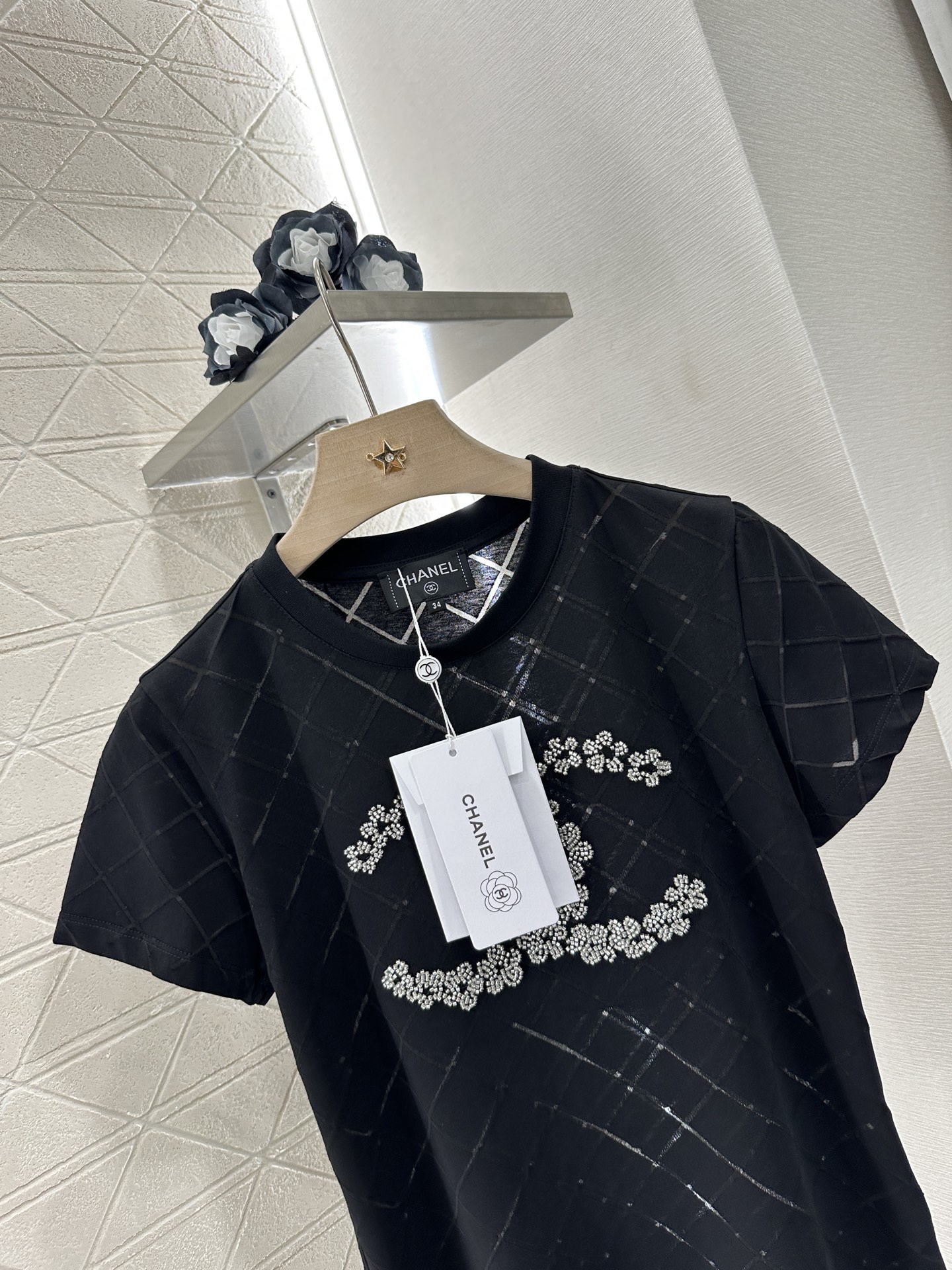 ♥Chane*♥2025新品上架
    重工钉珠菱格𝑇𝑒𝑒
定制YB斜纹全棉材质 柔软亲肤 舒适有型 