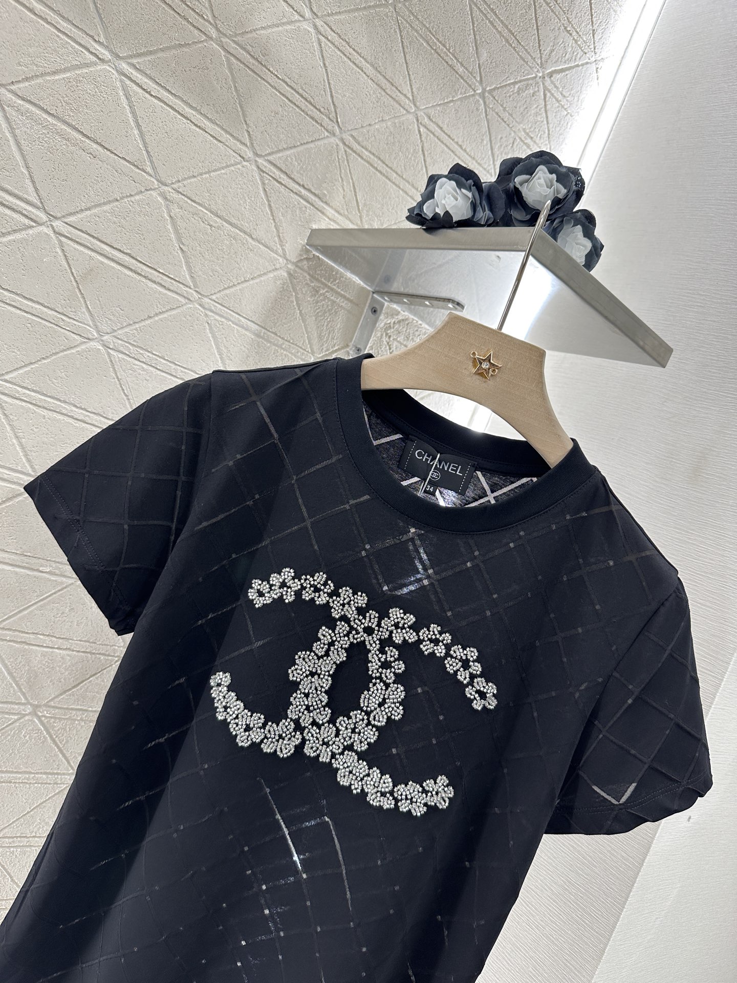 ♥Chane*♥2025新品上架
    重工钉珠菱格𝑇𝑒𝑒
定制YB斜纹全棉材质 柔软亲肤 舒适有型 