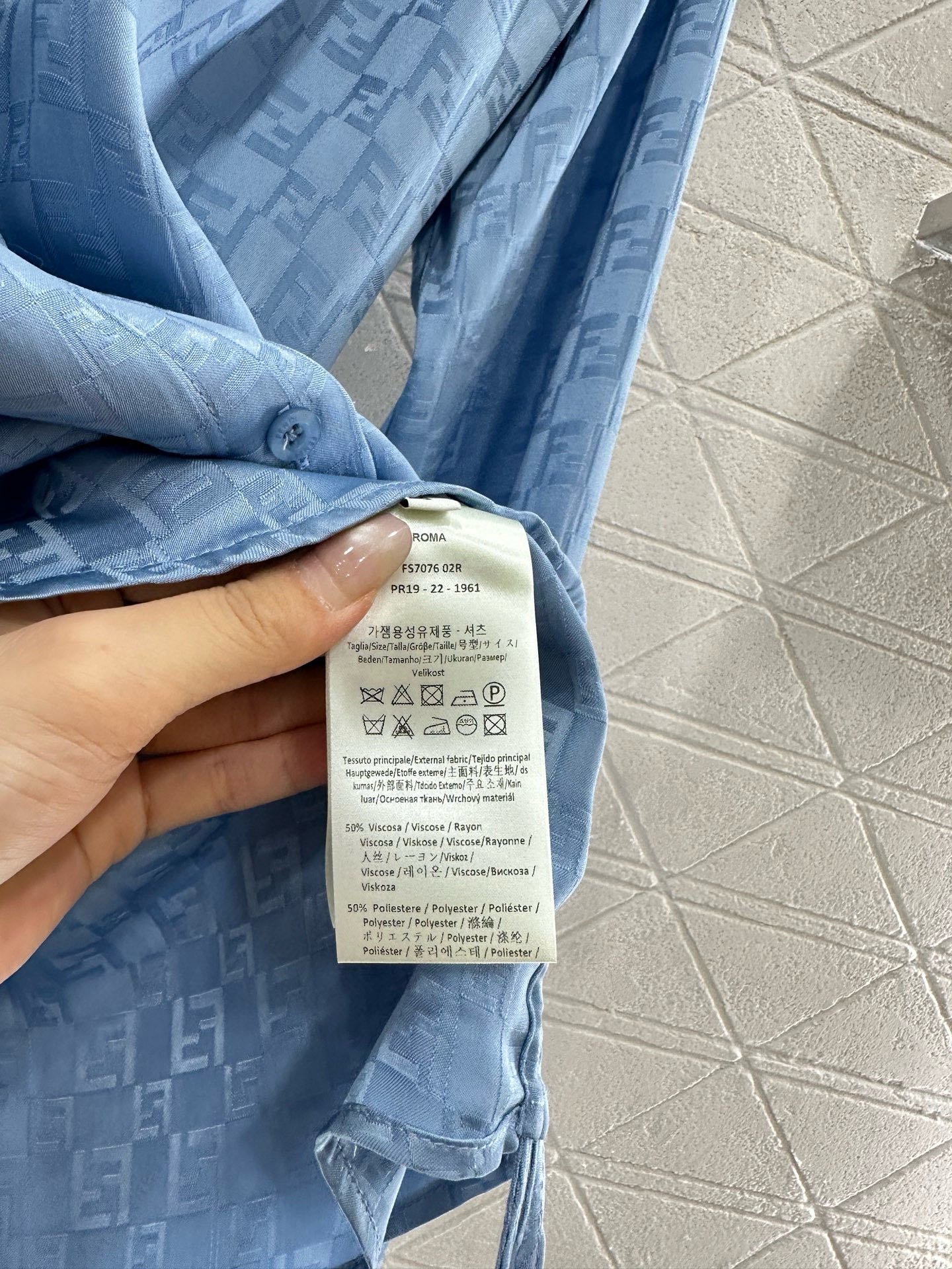 ♥Fend *♥2025新品上架
   提花抽绳衬衫半裙套装
定制YB进口提花材质 质感垂顺舒适 正肩翻