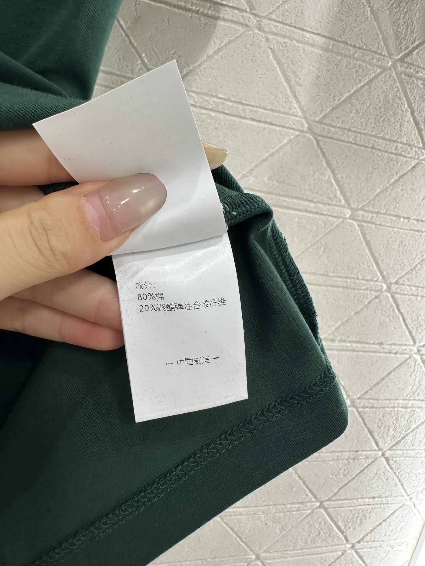 ♥潮牌*♥2025新品上架
    重工订珠字母𝑇𝑒𝑒
定制YB丝光全棉材质 柔软亲肤 舒适有型 圆领短