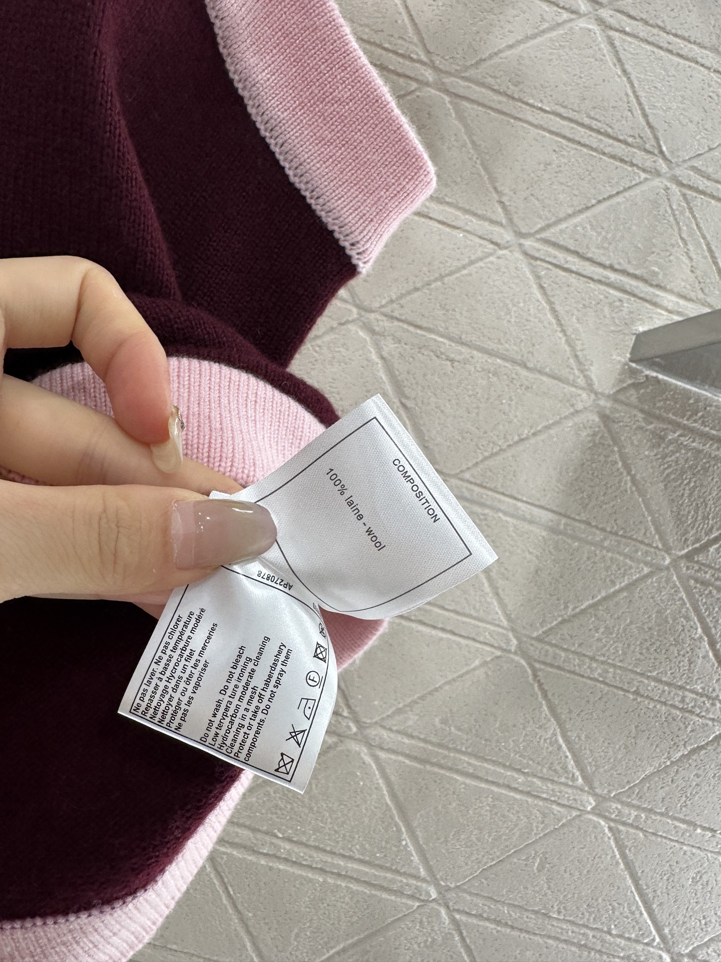 ♥Chane*♥2025新品上架
    撞色针织吊带短裙套装
定制YB羊毛纱线织造 质感光泽 舒适亲肤