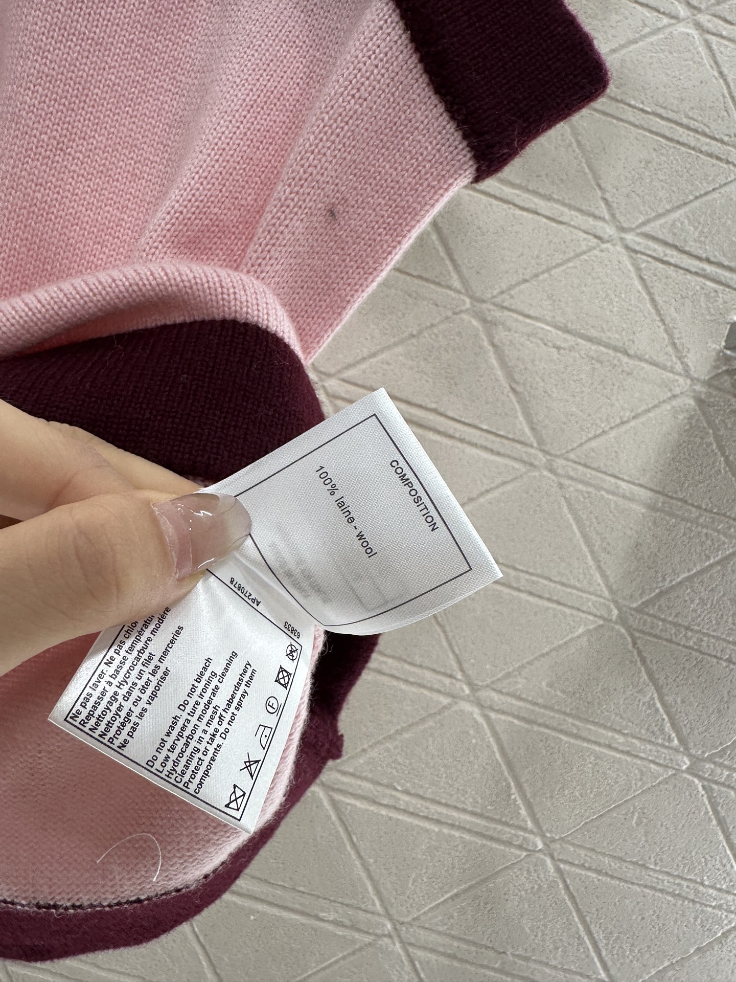 ♥Chane*♥2025新品上架
    撞色针织吊带短裙套装
定制YB羊毛纱线织造 质感光泽 舒适亲肤