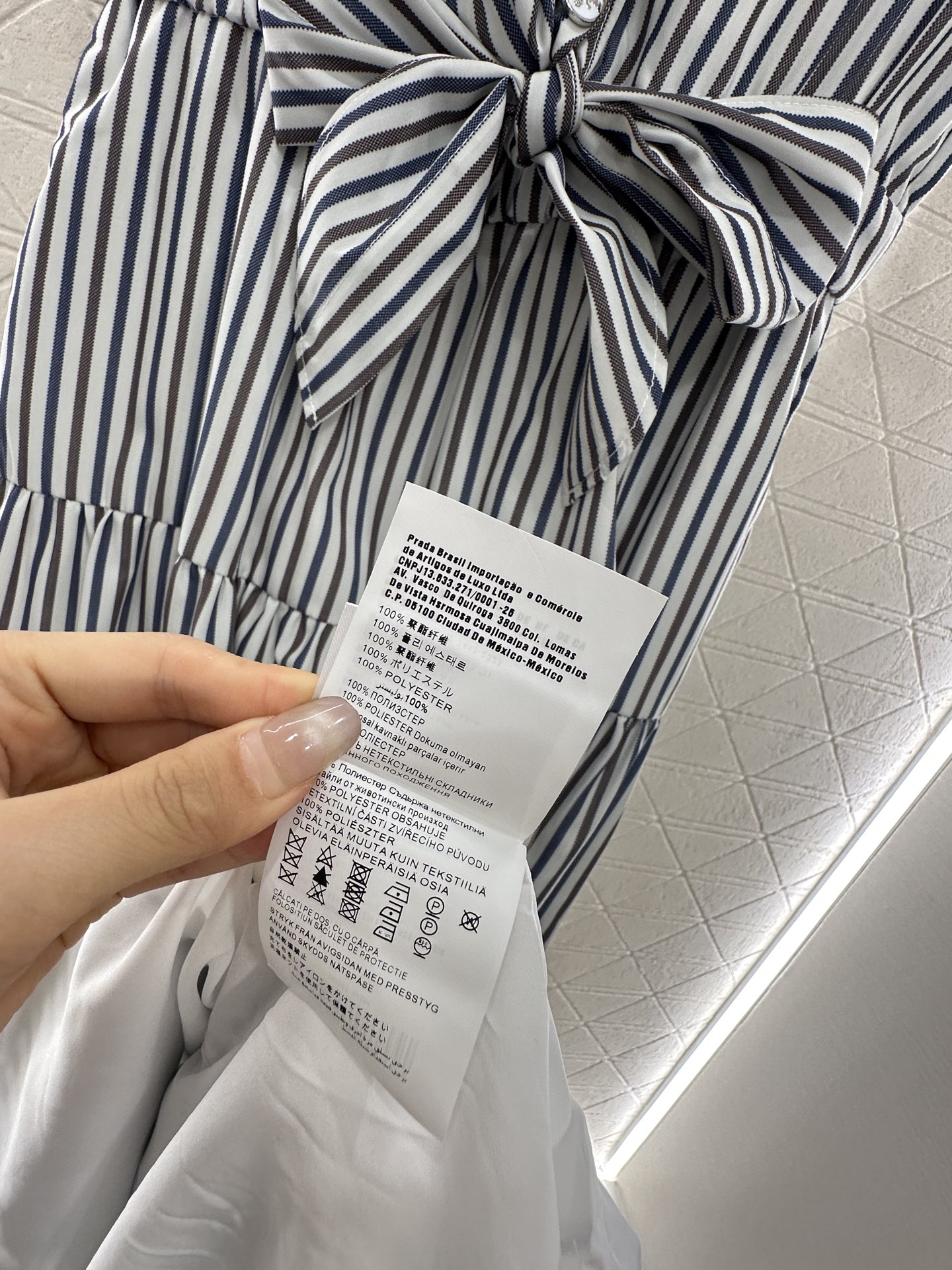 ♥Prad*♥2025新品上架
   翻领条纹无袖连衣裙
定制YB斜纹全棉材质 质感光泽 舒适透气 无袖