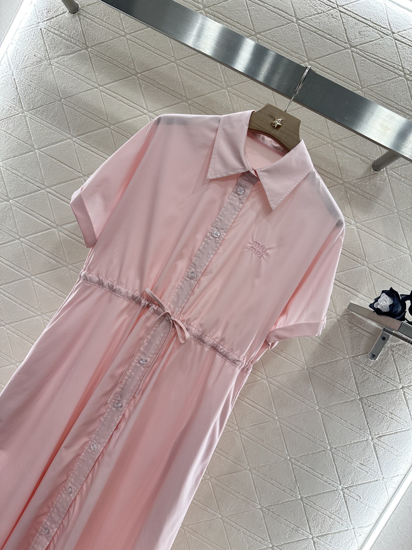 ♥Miumi*♥2025新品上架
     抽绳收腰连衣长裙
定制YB斜纹全棉材质 透气舒适 穿搭时髦 