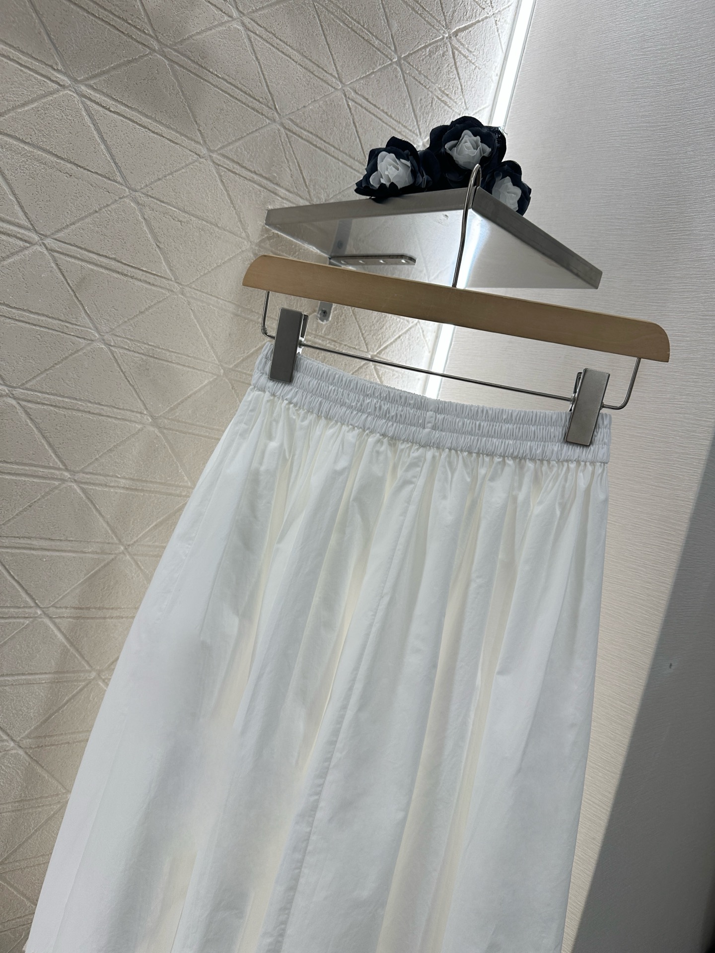 ♥Miumi*♥2025新品上架
   素色蕾丝花边半裙
定制YB斜纹全棉材质 质感舒适细腻 高腰弹力半