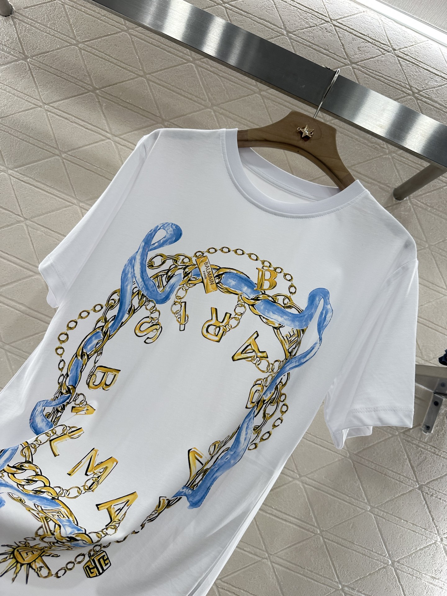 ♥Balmai*♥2025新品上架
    链条印花𝑇𝑒𝑒
定制YB丝光全棉材质 透气舒适 质感十足 常