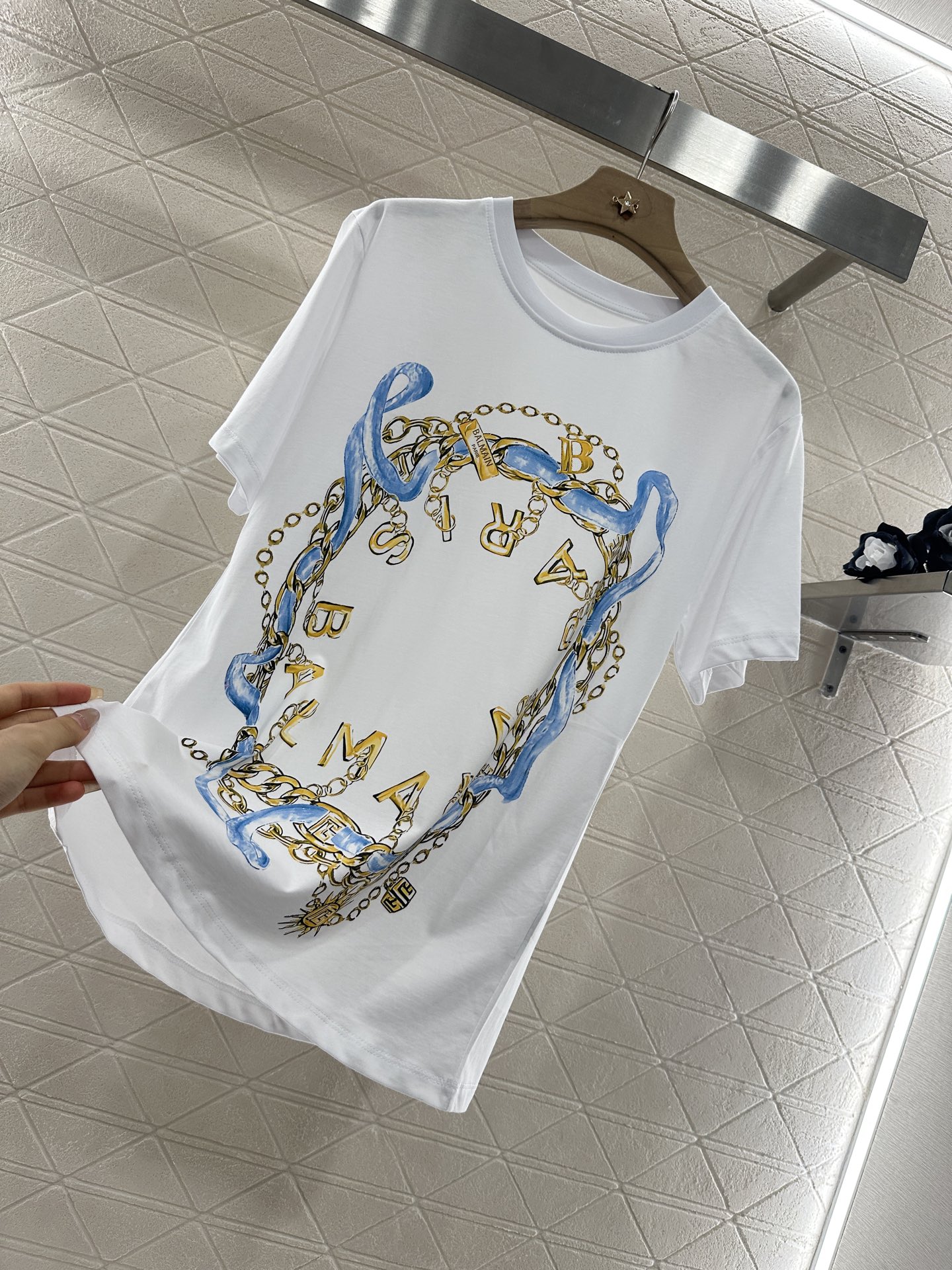 ♥Balmai*♥2025新品上架
    链条印花𝑇𝑒𝑒
定制YB丝光全棉材质 透气舒适 质感十足 常
