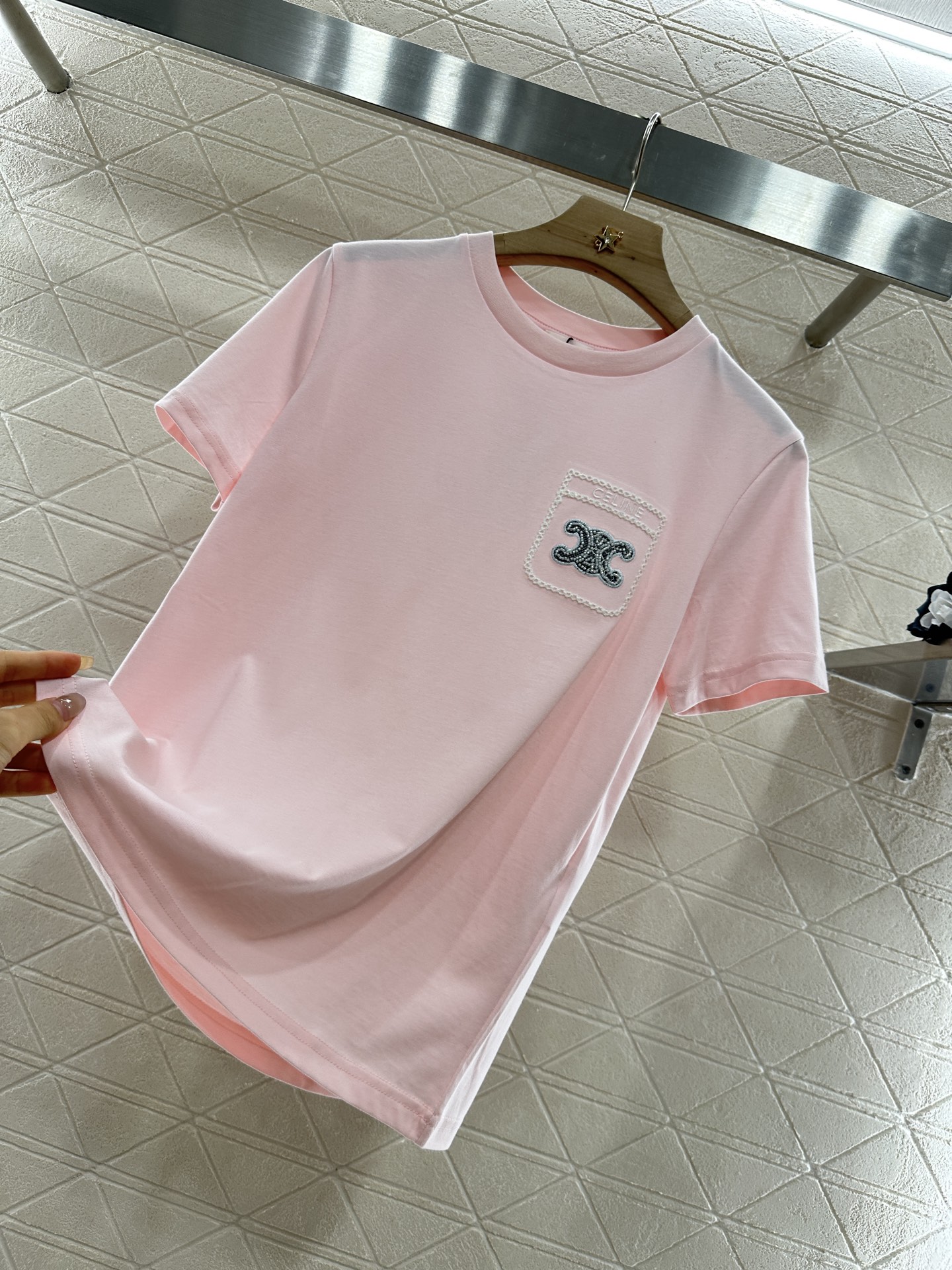 ♥Celin*♥2025新品上架
    钉珠刺绣字母𝑇𝑒𝑒
定制YB丝光全棉材质 弹力舒适 透气好穿 