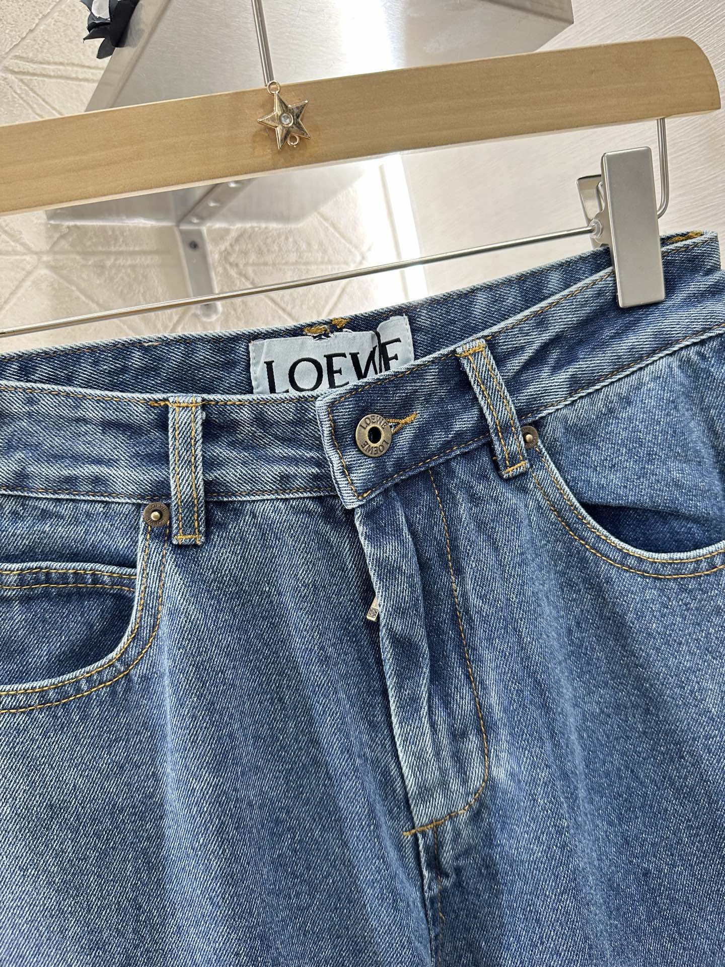 ♥Loew*♥2025新品上架
   直筒刺绣徽标牛仔裤
定制YB斜纹棉牛仔材质 面料柔软舒适 透气性好