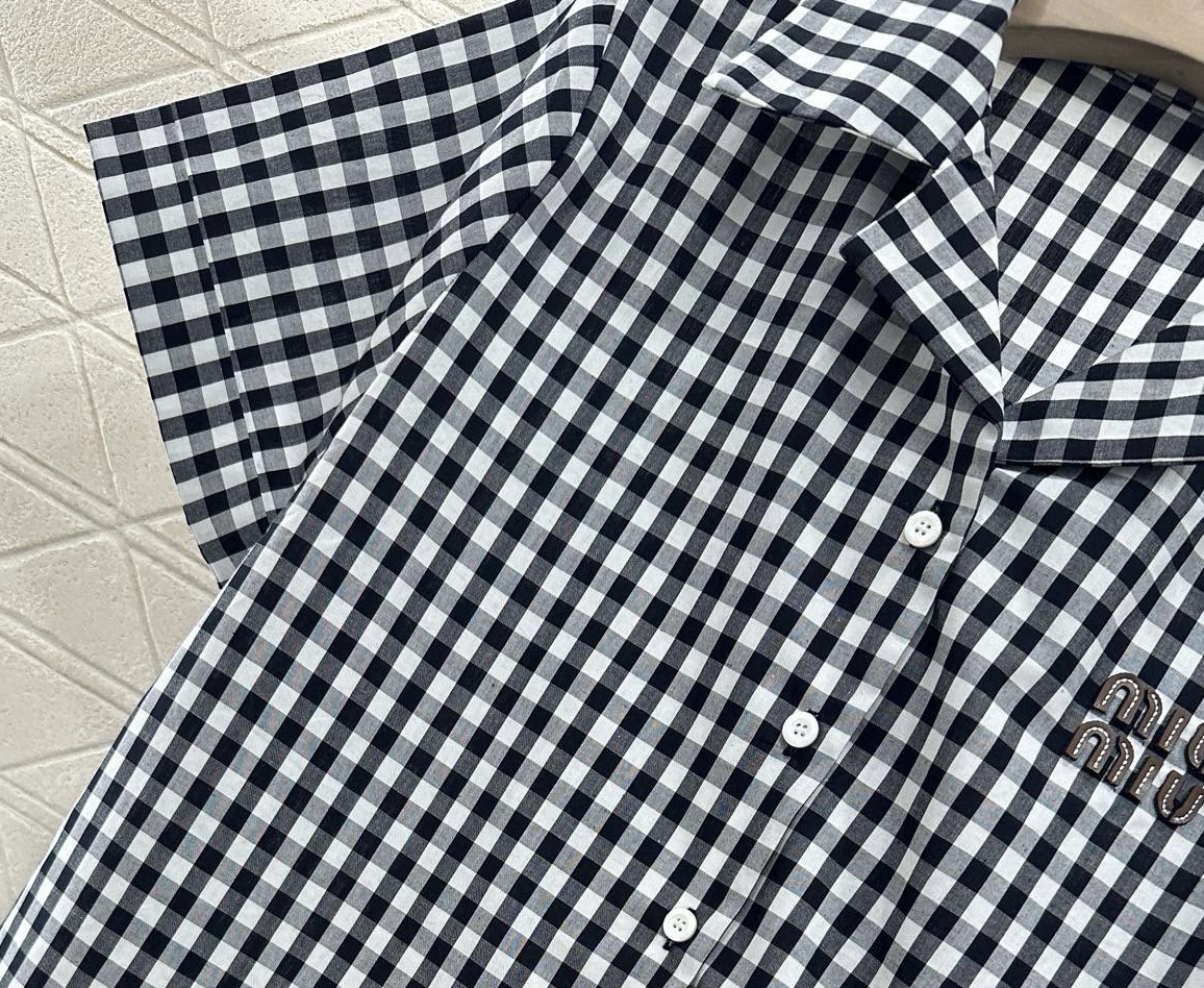 ♥Miumi*♥2025新品上架
     格纹衬衫短裙套装
定制YB斜纹全棉材质 质感舒适 吸湿透气 