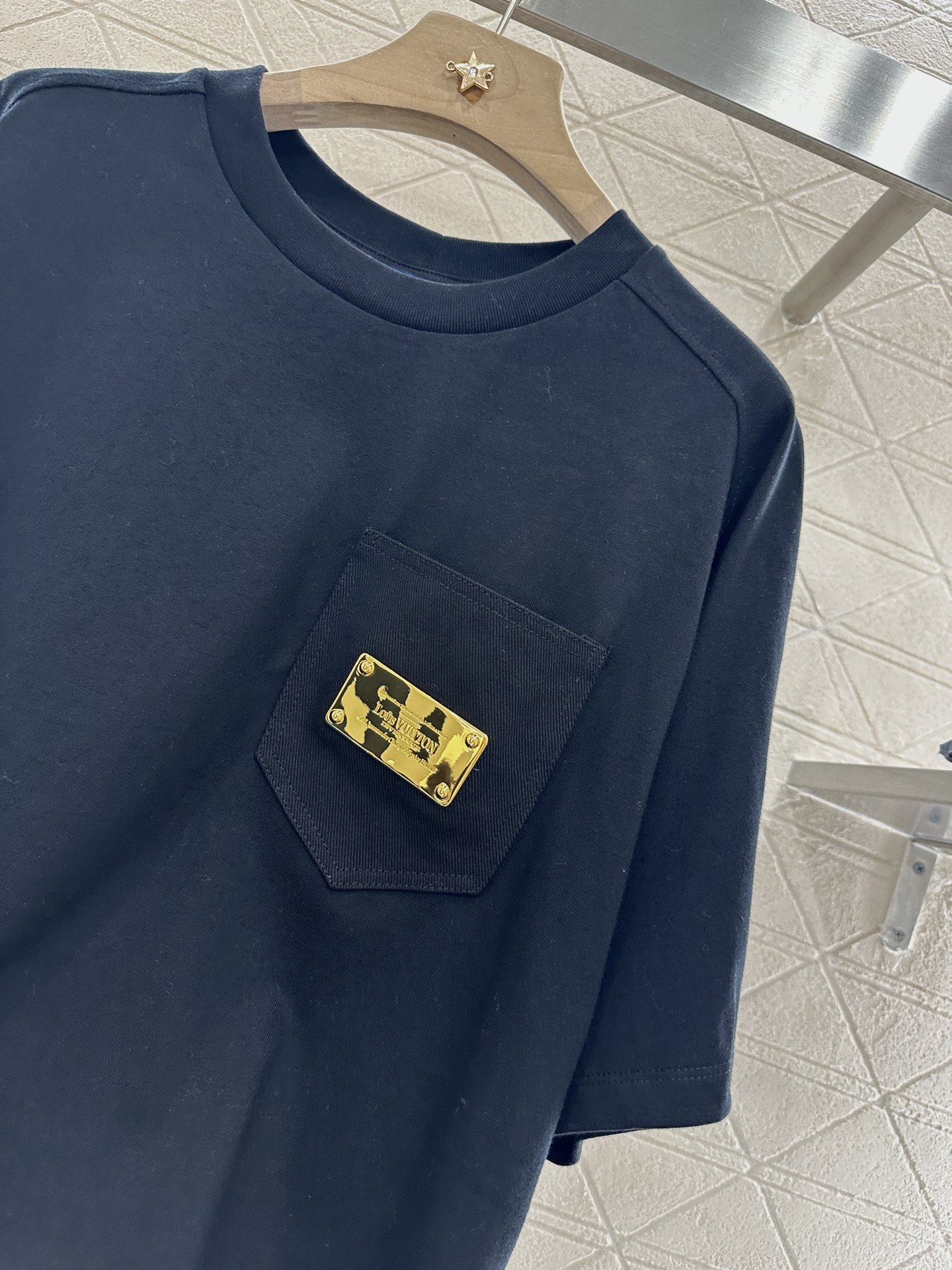 ♥Louis Vuitto*♥2025新品上架
      金属徽标𝑇𝑒𝑒
定制YB丝光全棉材质 透气舒