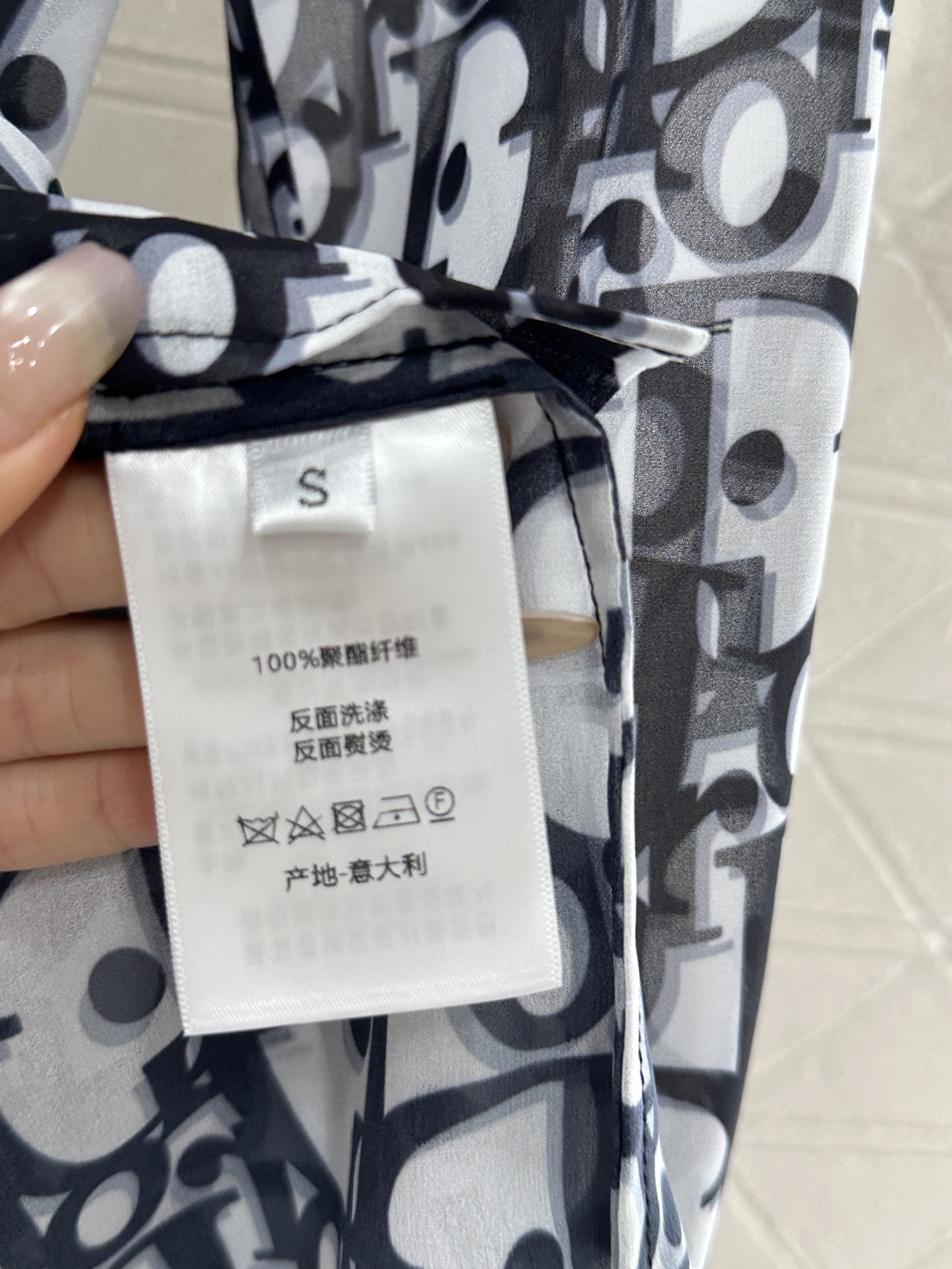 ♥Dio*♥2025新品上架
    印花廓形衬衫短裤套装
定制YB进口斜纹稠材质 质感垂顺舒适 正肩翻
