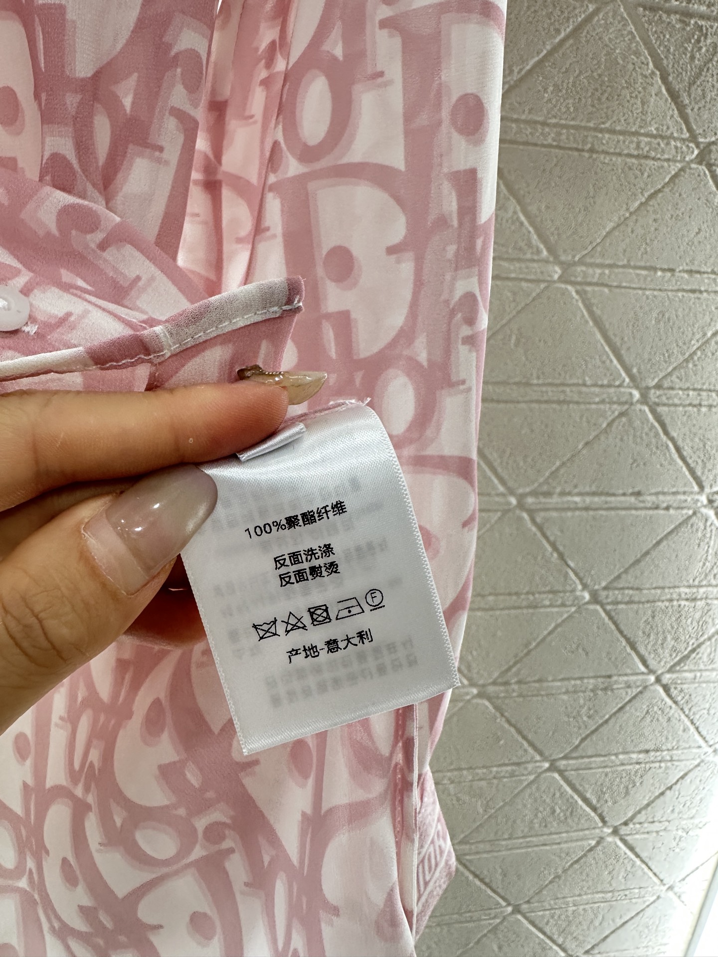 ♥Dio*♥2025新品上架
    印花廓形衬衫短裤套装
定制YB进口斜纹稠材质 质感垂顺舒适 正肩翻