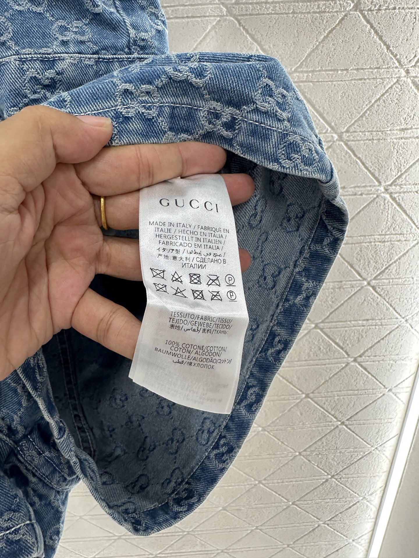♥Gucc*♥2025新品上架
    提花牛仔连体裤
定制YB斜纹棉牛仔材质 透气性佳 柔软亲肤 翻领