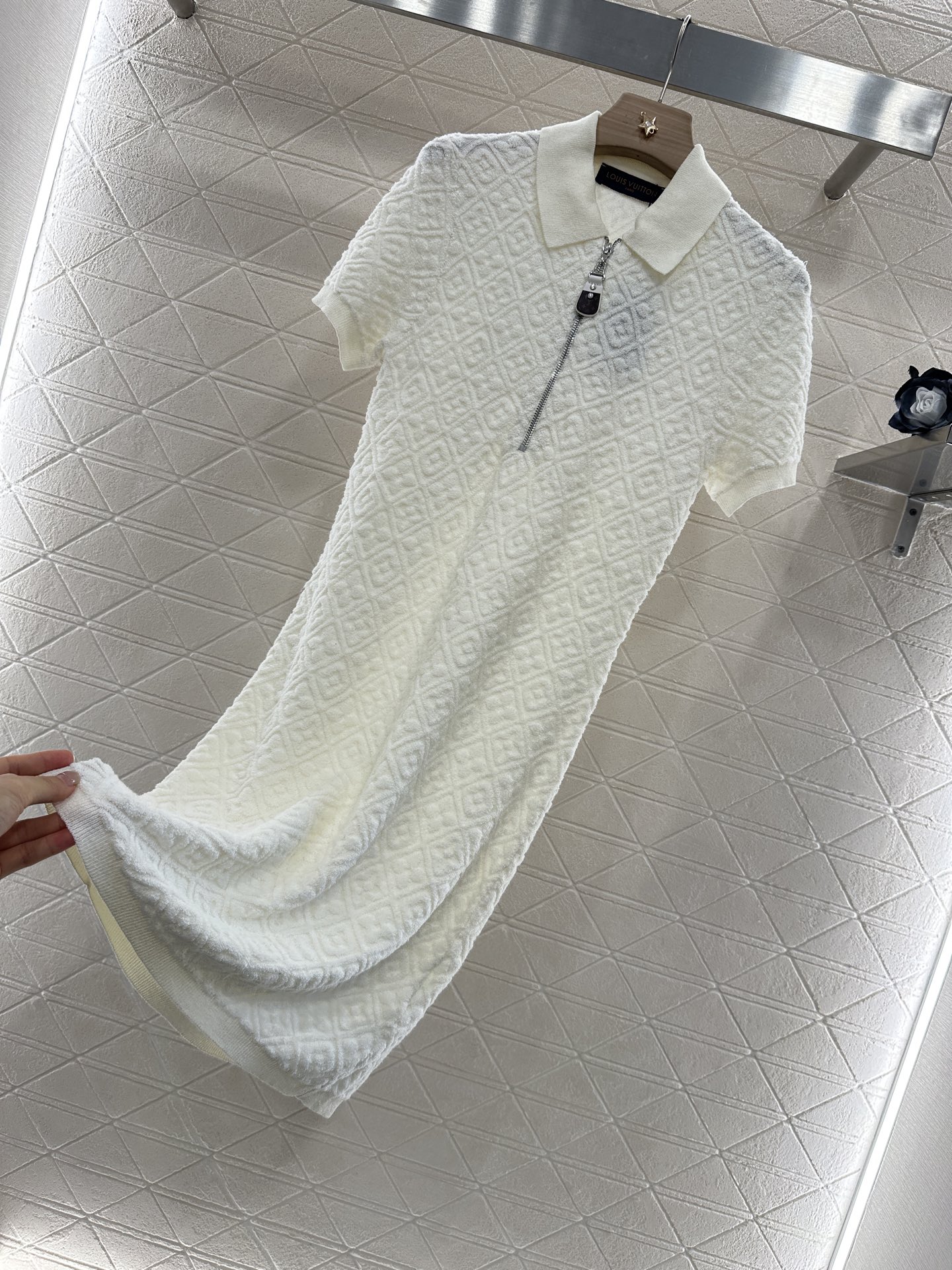 ♥Louis Vuitto*♥2024新品上架
       三花菱格连衣裙
定制YB棉毛针织材质 舒适