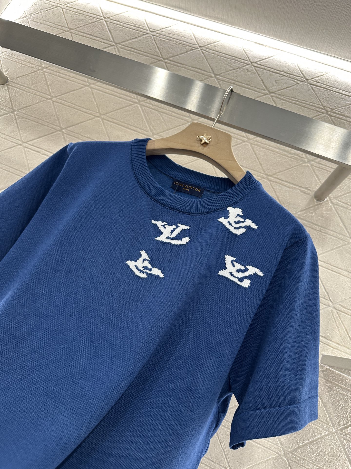 ♥Louis Vuitto*♥2025新品上架
     圆领提花针织上衣
定制YB全棉纱线织造 透气舒