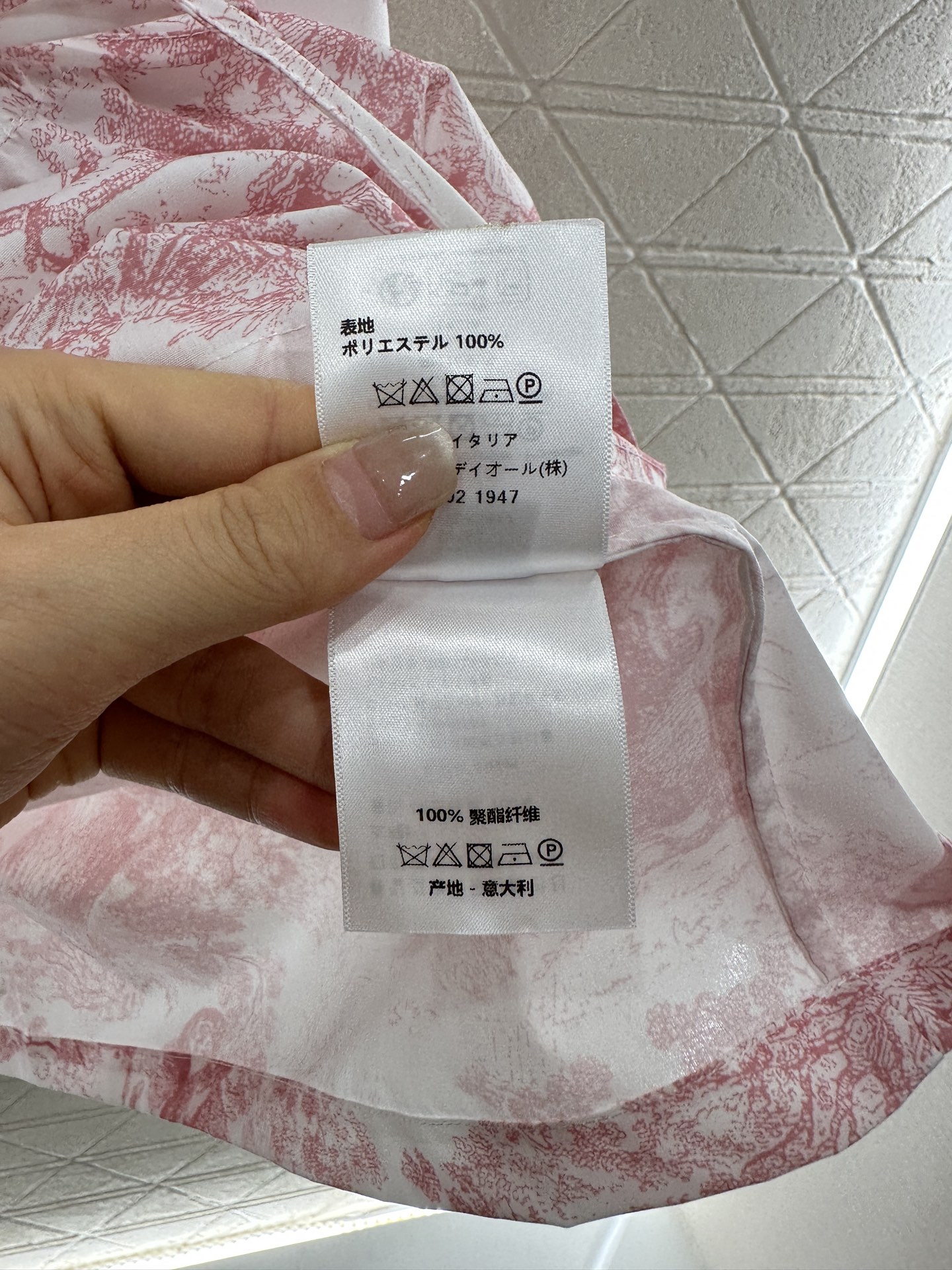 ♥Dio*♥2025新品上架
   立领无袖印花背心裙
定制YB进口棉府绸250材质 质感光泽 垂顺有型