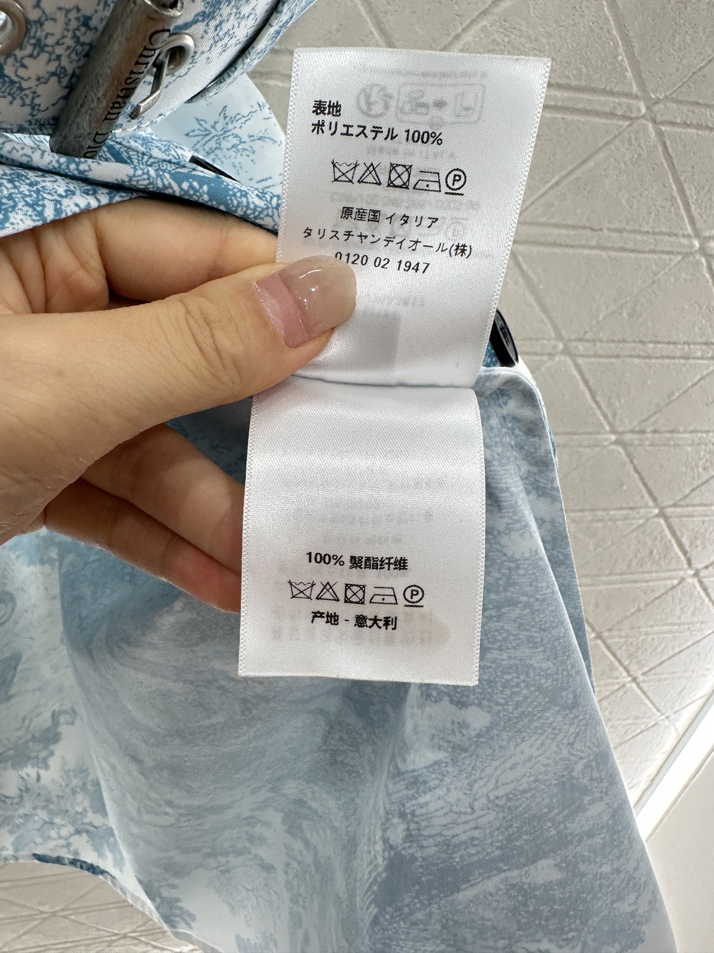 ♥Dio*♥2025新品上架
   翻领短袖印花连衣裙
定制YB进口棉府绸材质 质感光泽 垂顺有型 翻领
