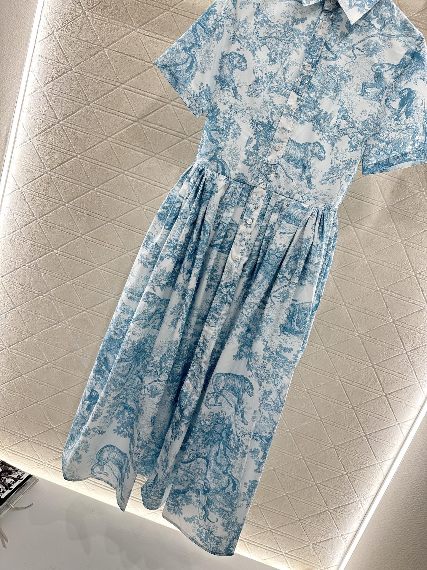 ♥Dio*♥2025新品上架
 短袖印花衬衫连衣裙
定制YB进口棉府绸材质 质感光泽 透气好穿 翻领衬衫