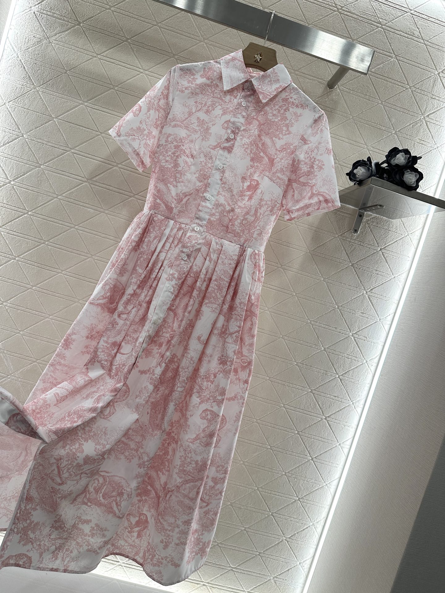 ♥Dio*♥2025新品上架
 短袖印花衬衫连衣裙
定制YB进口棉府绸材质 质感光泽 透气好穿 翻领衬衫