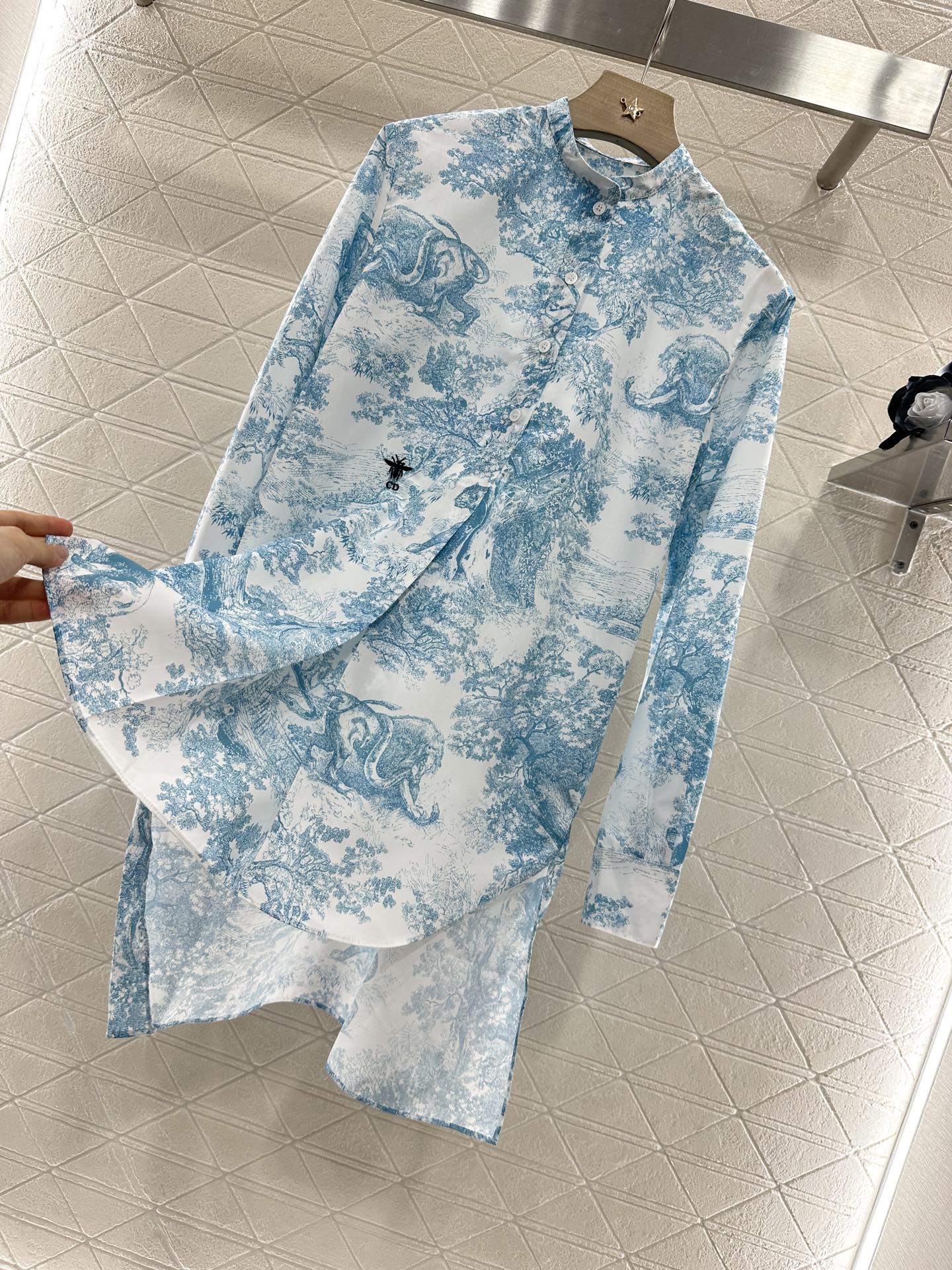 ♥Dio*♥2025新品上架
 印花廓形衬衫半裙套装
定制YB进口棉府绸材质 质感垂顺舒适 正肩翻领衬衣