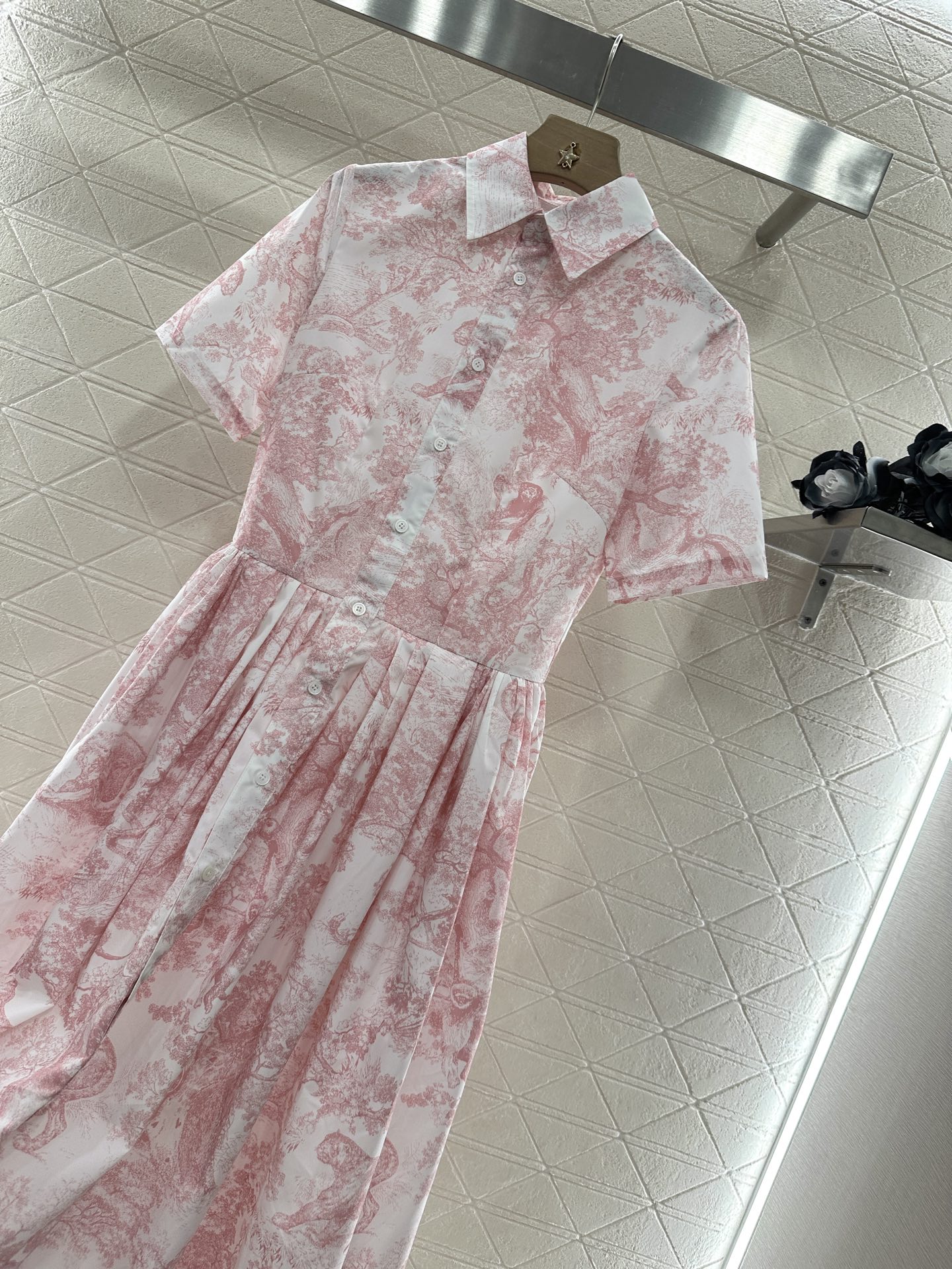 ♥Dio*♥2025新品上架
 短袖印花衬衫连衣裙
定制YB进口棉府绸材质 质感光泽 透气好穿 翻领衬衫