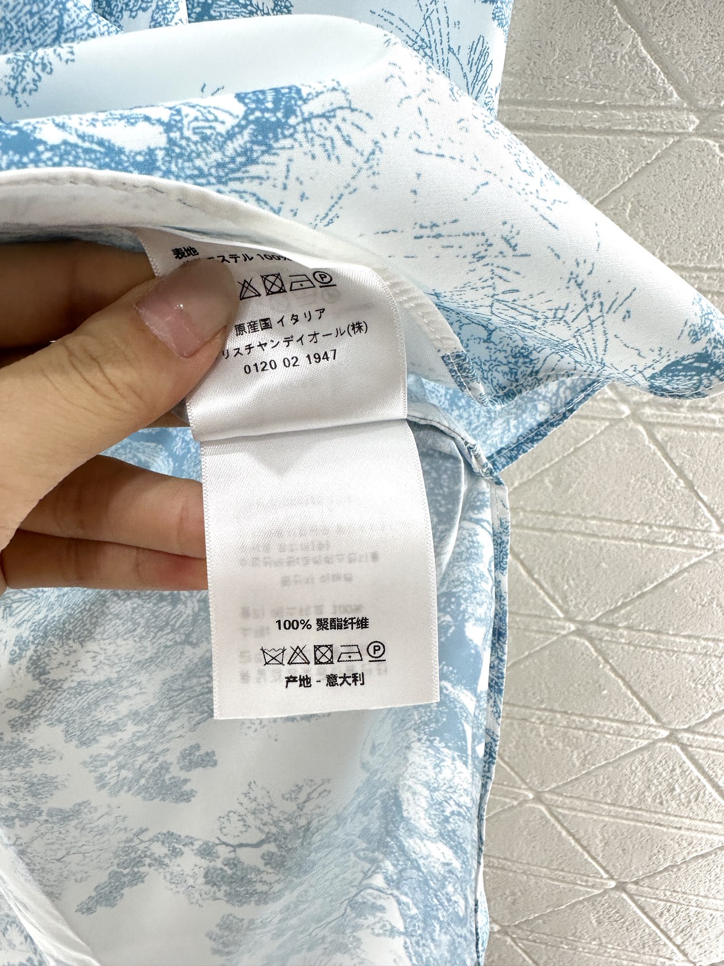 ♥Dio*♥2025新品上架
 印花廓形衬衫半裙套装
定制YB进口棉府绸材质 质感垂顺舒适 正肩翻领衬衣