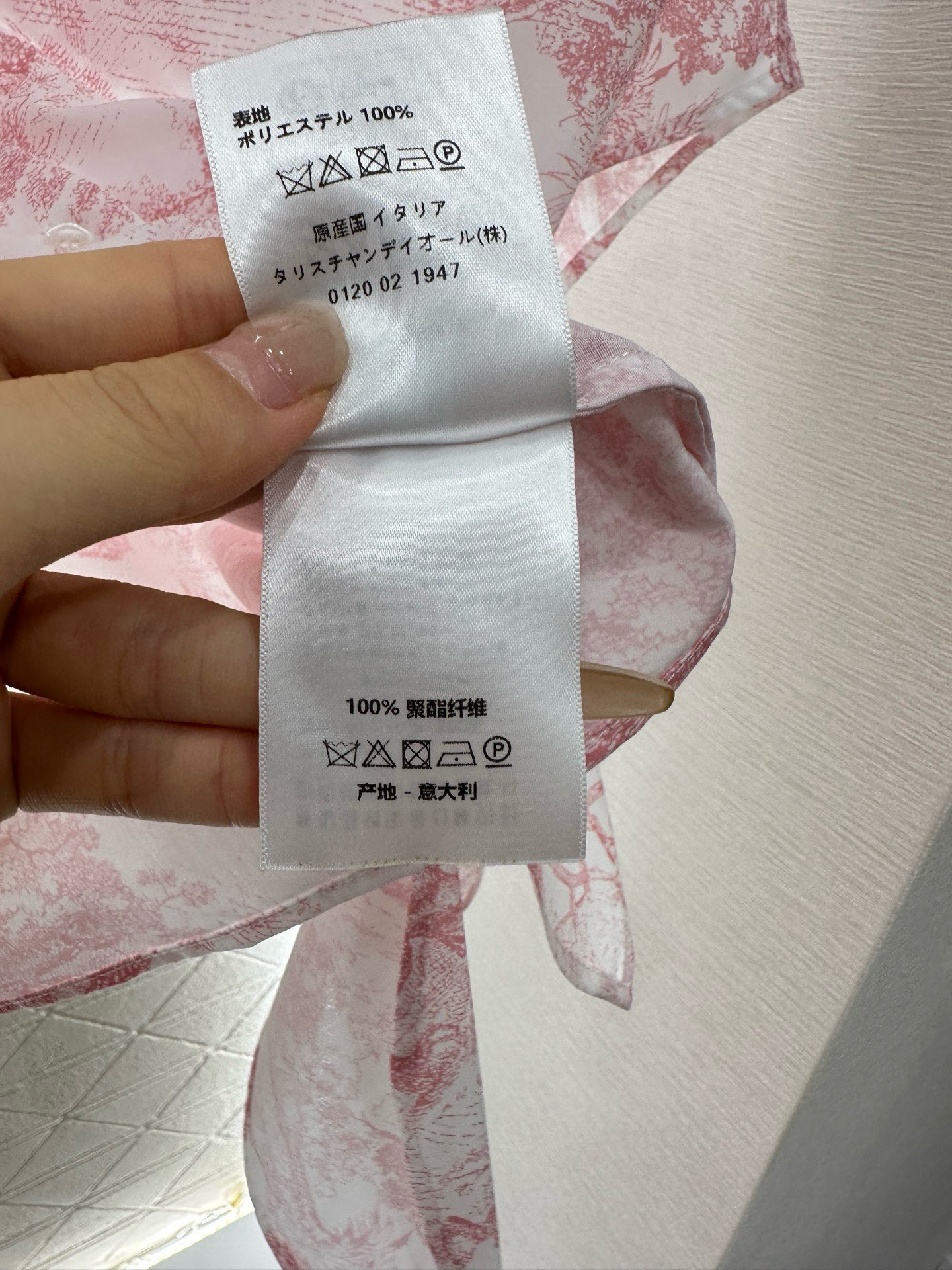 ♥Dio*♥2025新品上架
    印花系带衬衫
定制YB进口棉府绸材质 质感舒适 吸湿透气 短款阔袖