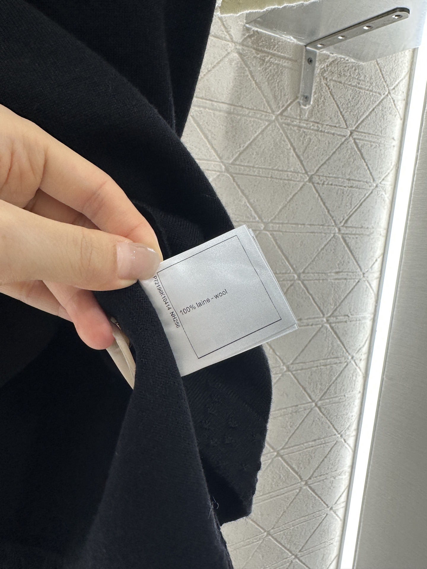♥Chane*♥2025新品上架
    黑白撞色针织短袖
定制YB羊毛纱线织造 质感高级 舒适柔软 圆