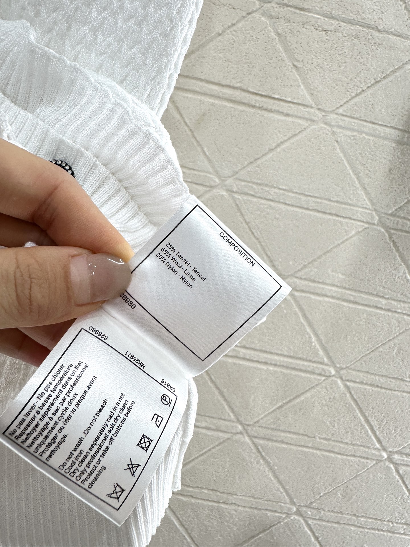 ♥Chane*♥2025新品上架
     风琴褶针织马甲
定制YB羊毛纱线织造 柔软舒适 洋气显瘦 V