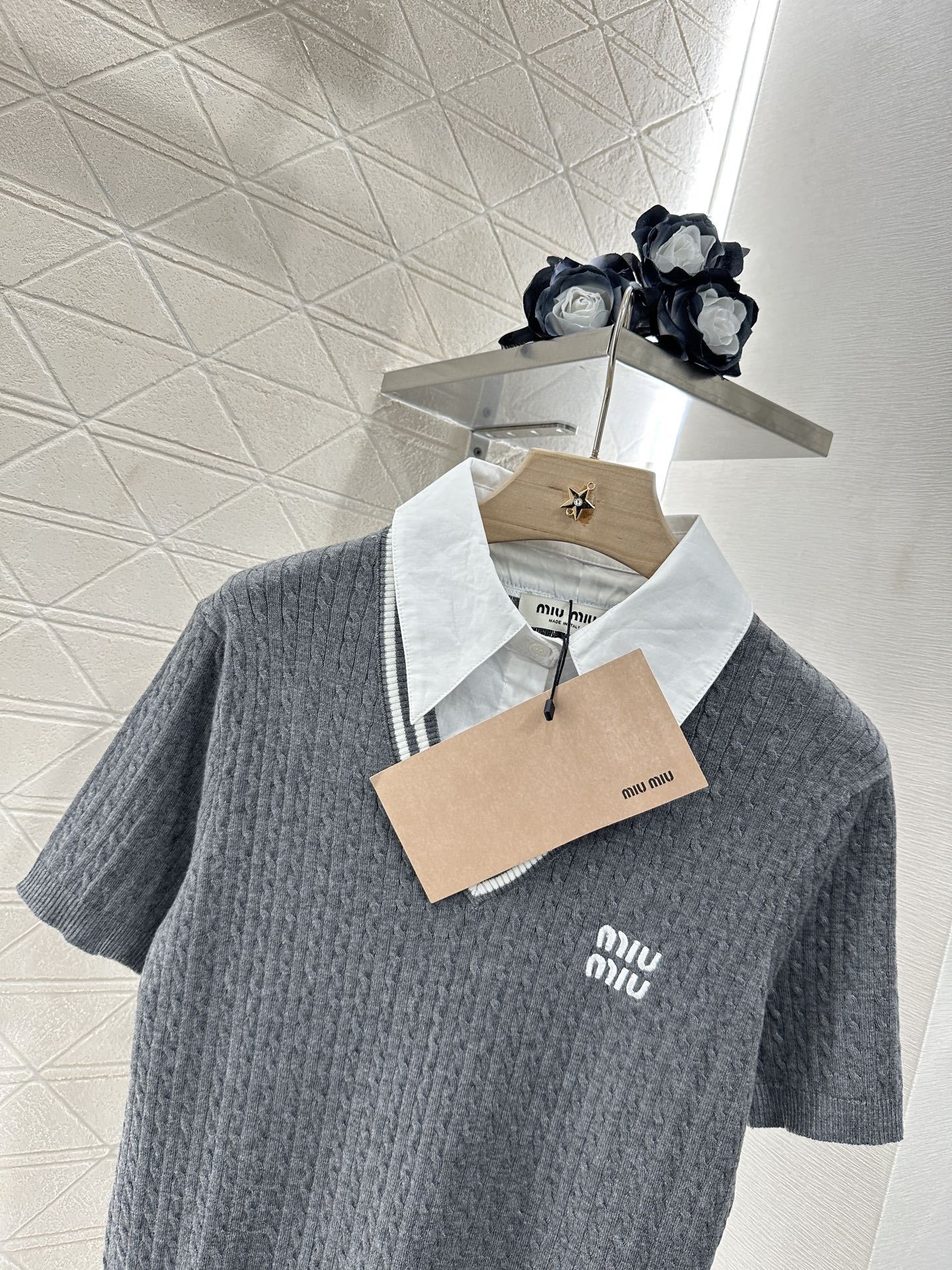 ♥Miumi*♥2025新品上架
   撞色假两件针织上衣
定制YB原生全棉➕羊毛纱线织造 舒适软糯 弹