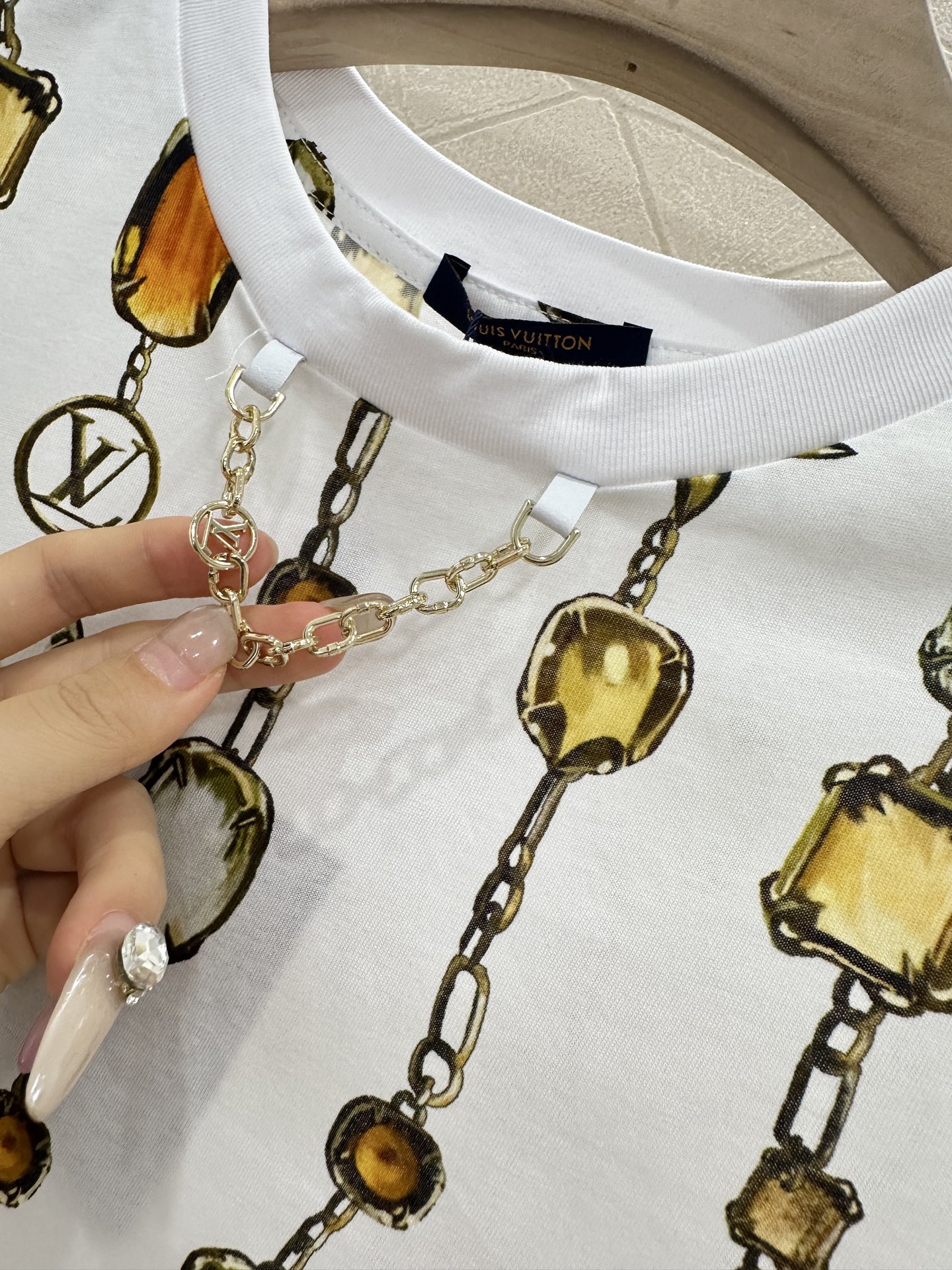 ♥Louis Vuitto*♥2025新品上架
     短款印花链条𝑇𝑒𝑒
定制YB丝光全棉材质 透气